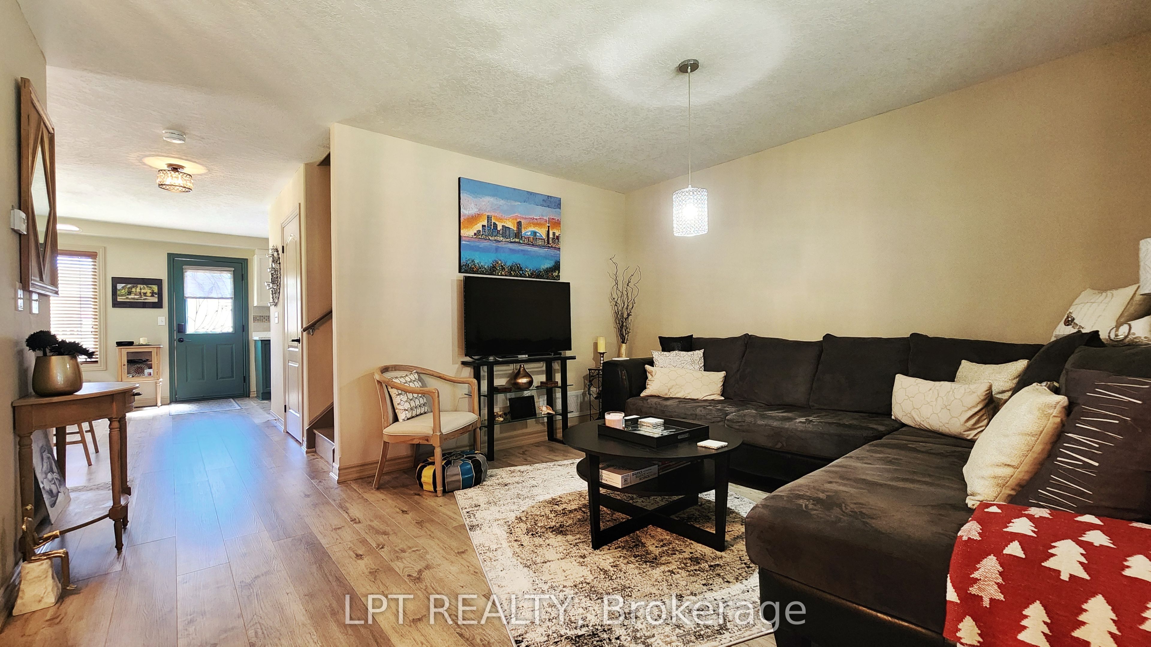 17 Silver Maple Crescent Property Photo 5