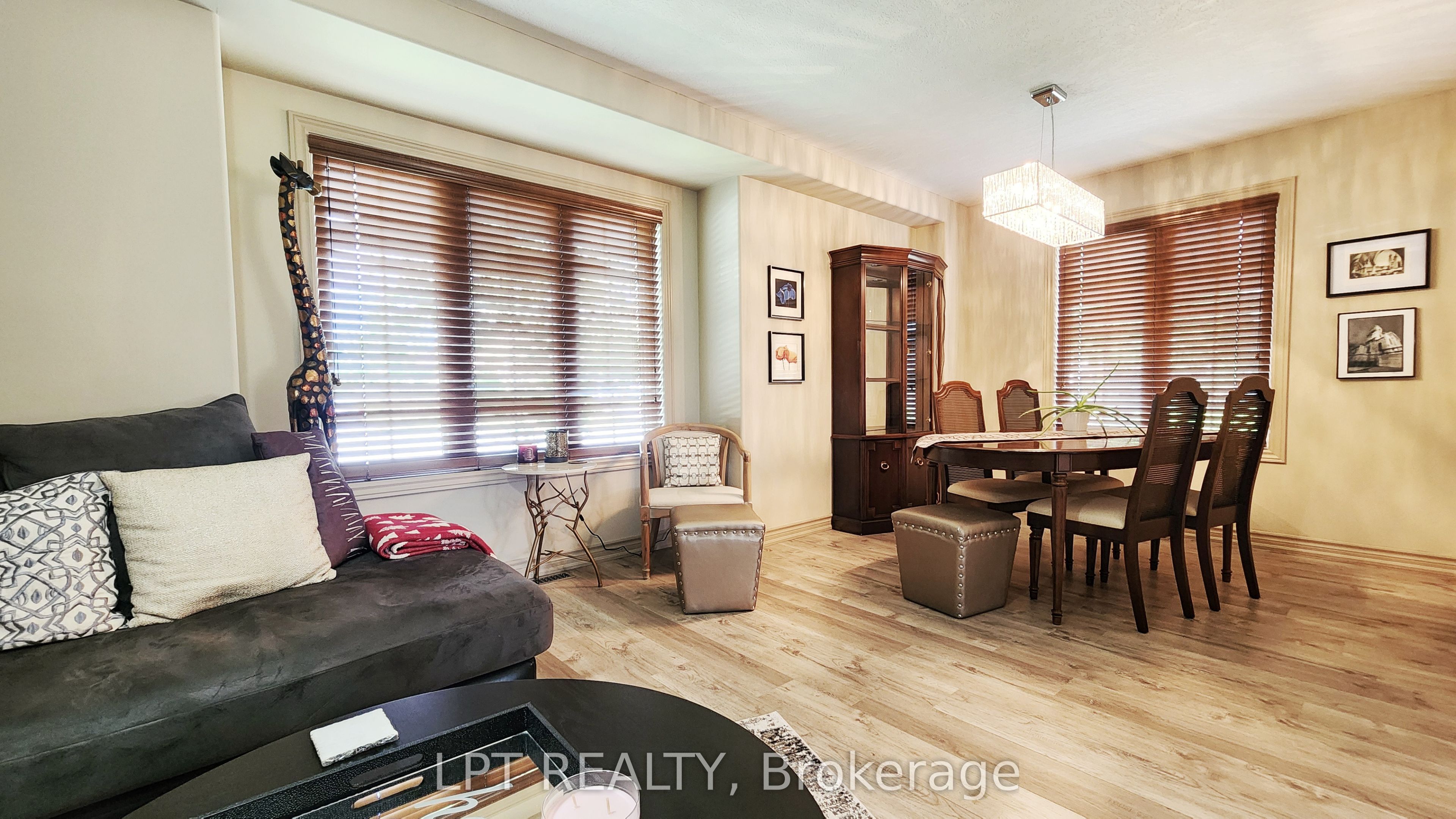 17 Silver Maple Crescent Property Photo 6
