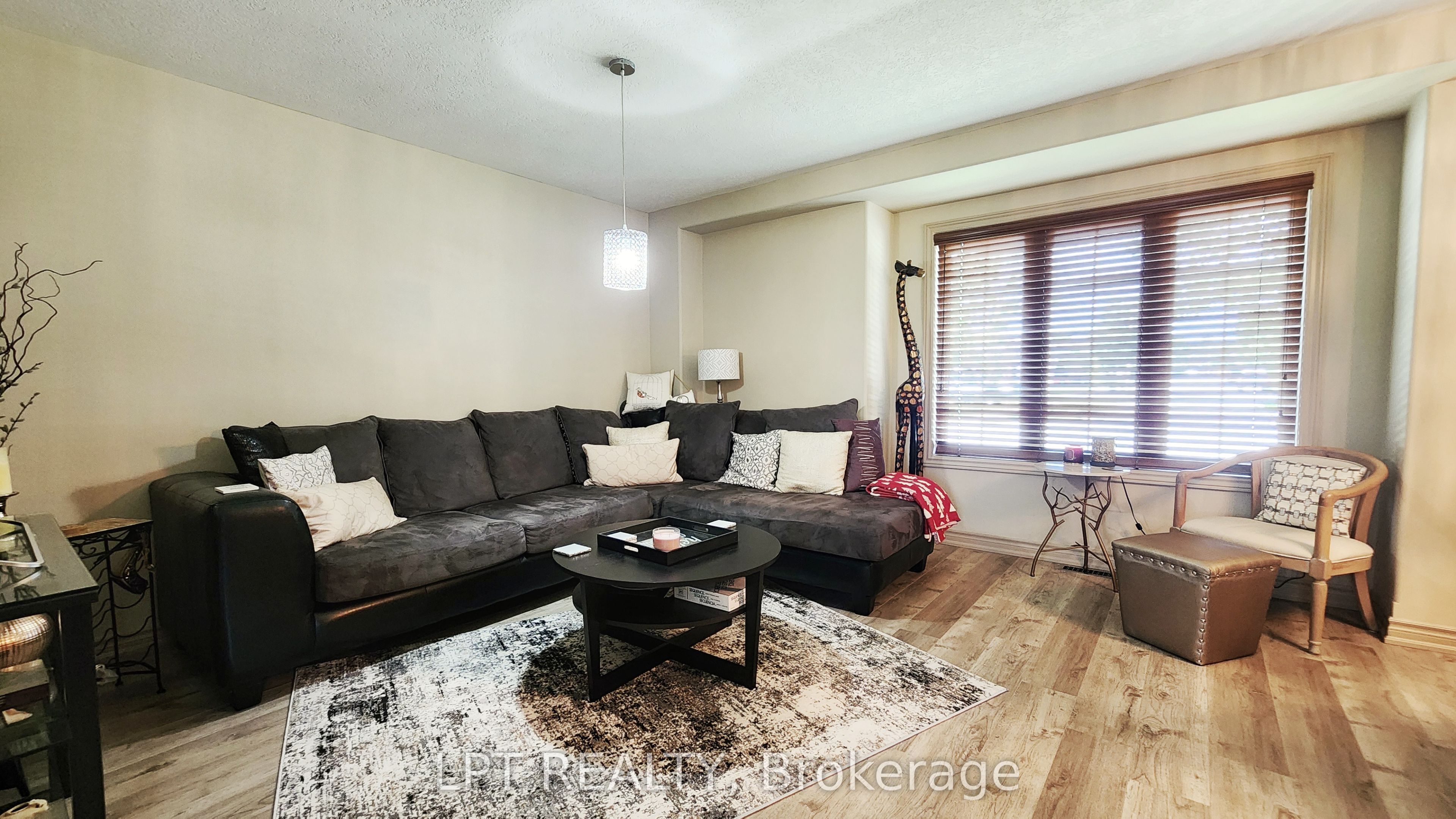 17 Silver Maple Crescent Property Photo 7