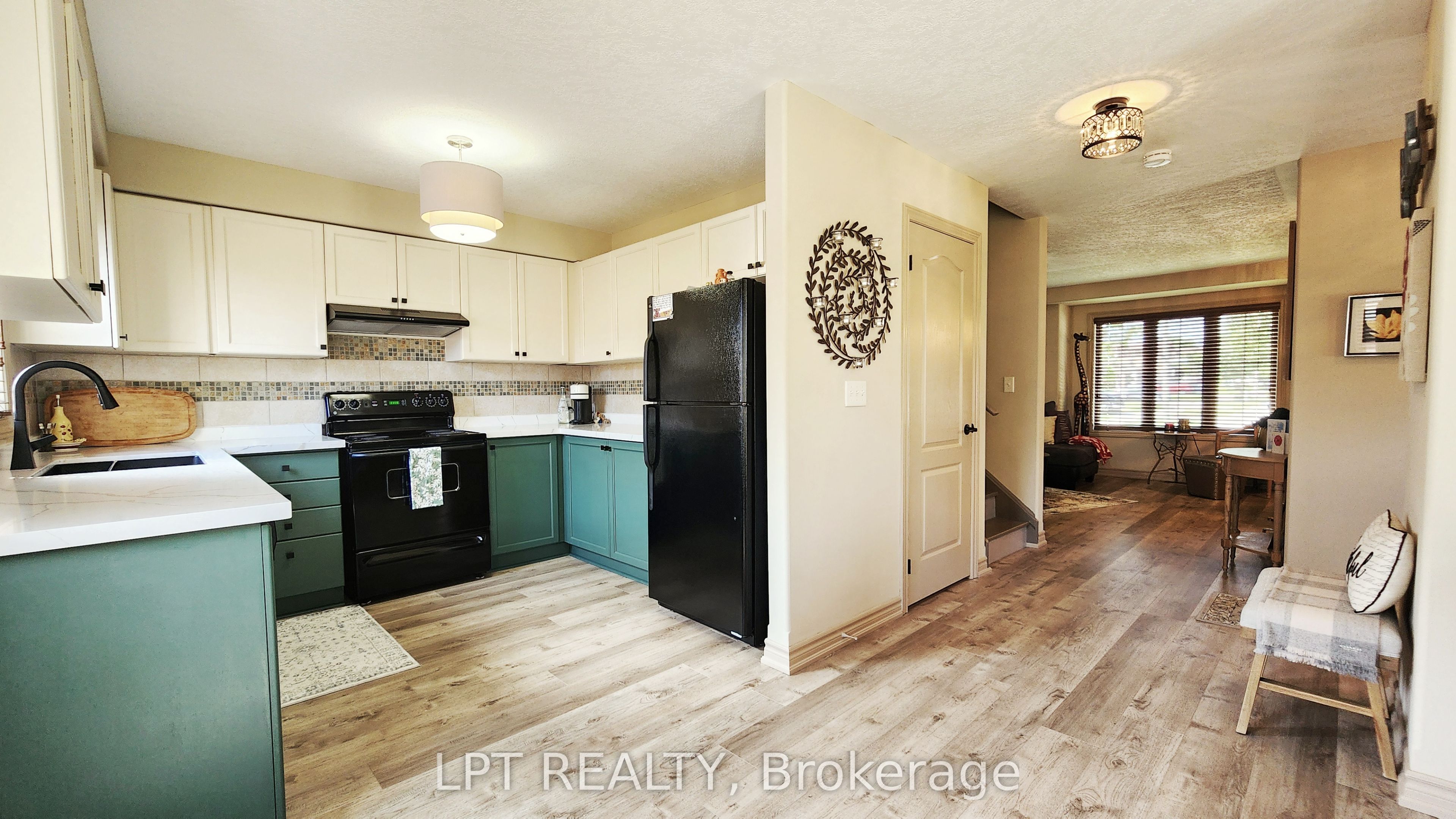 17 Silver Maple Crescent Property Photo 9