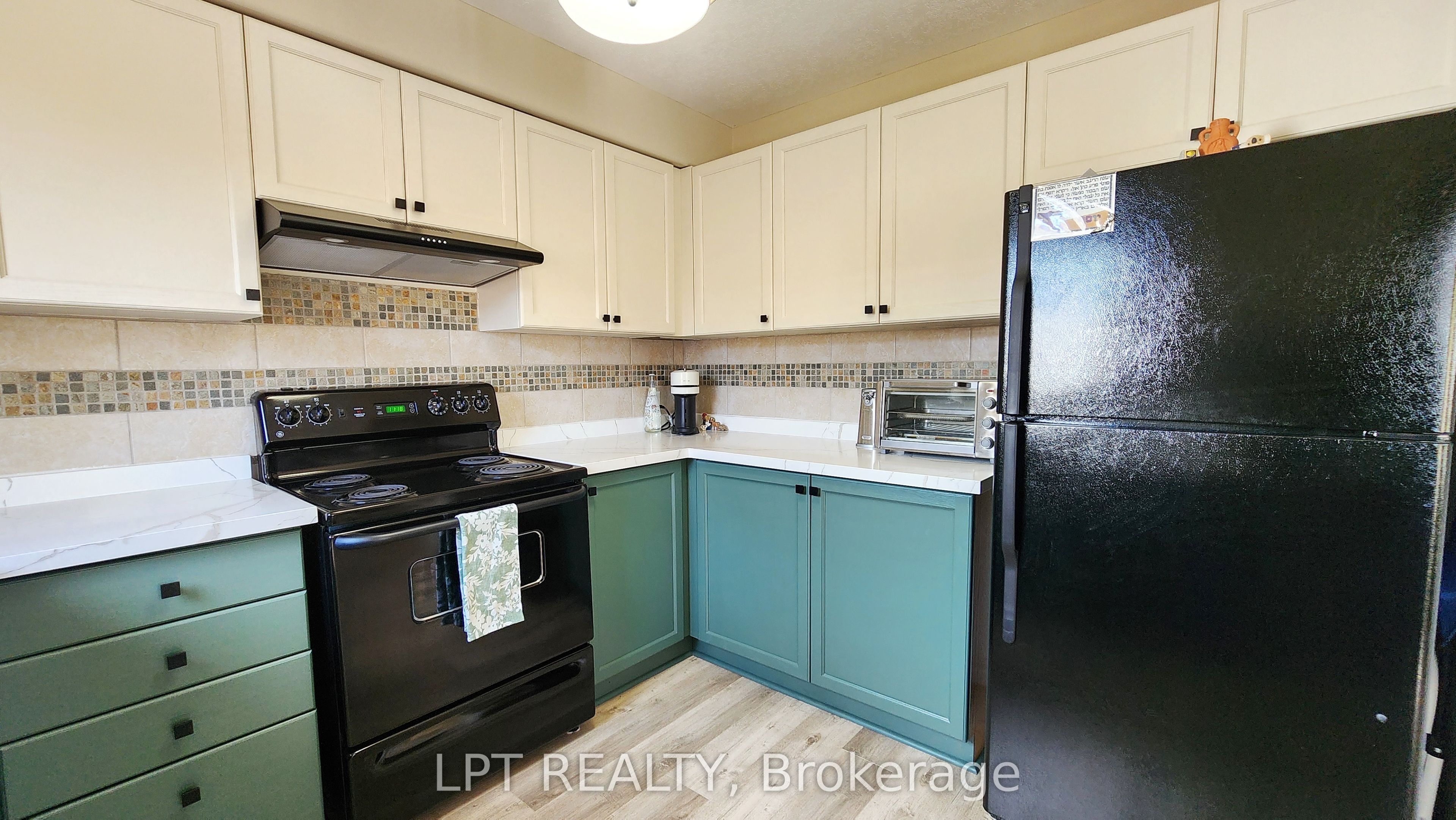 17 Silver Maple Crescent Property Photo 11