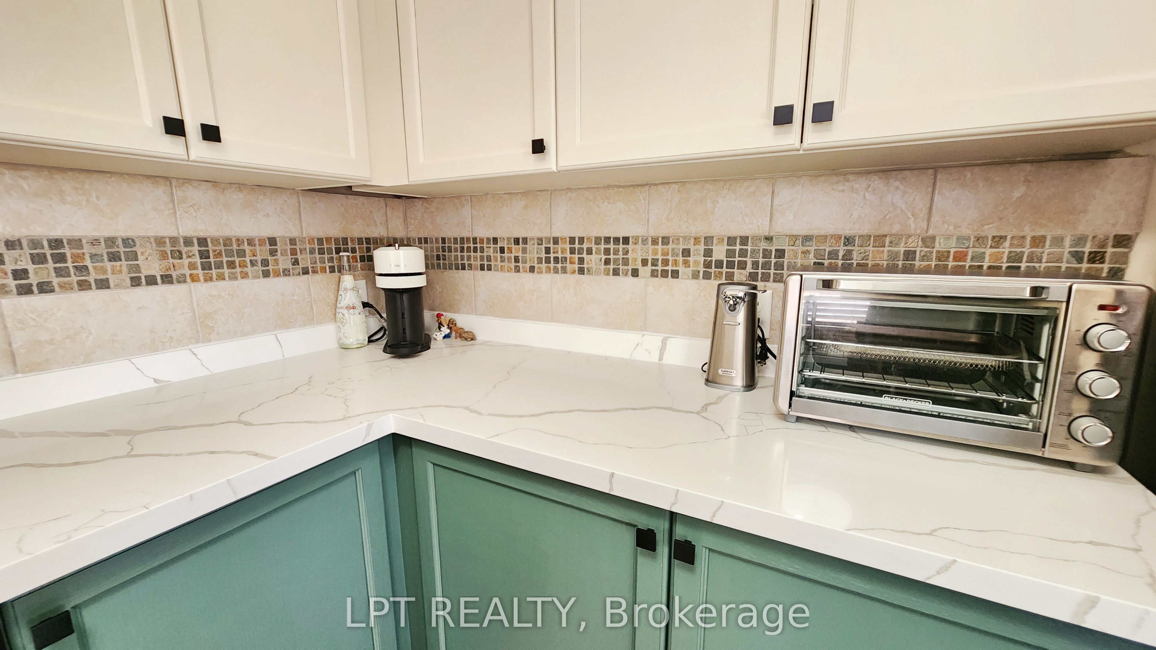 17 Silver Maple Crescent Property Photo 12