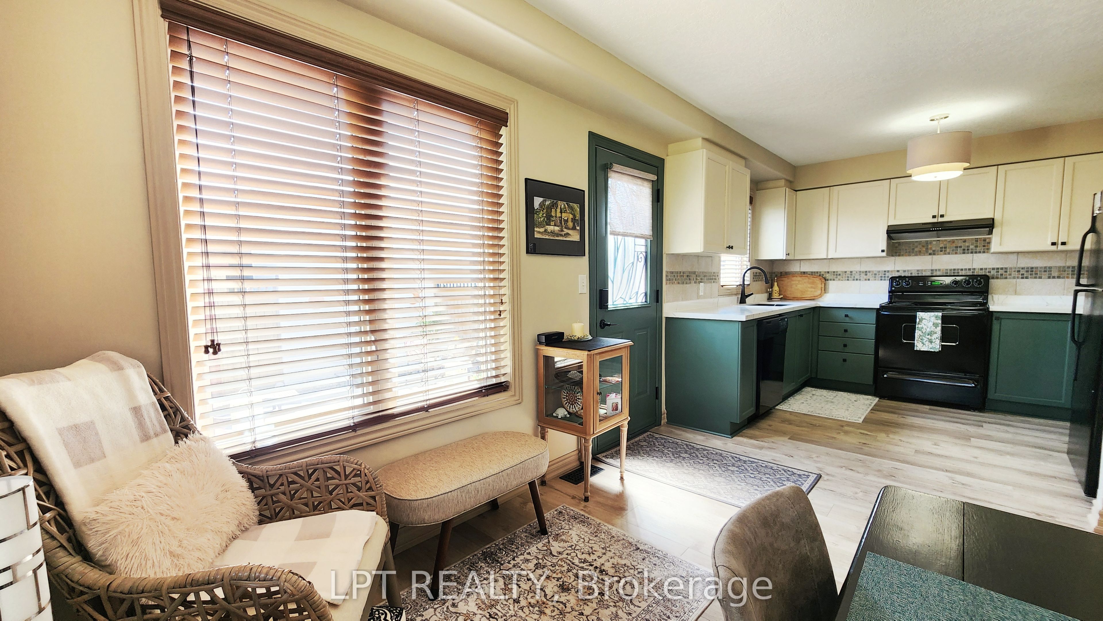 17 Silver Maple Crescent Property Photo 13