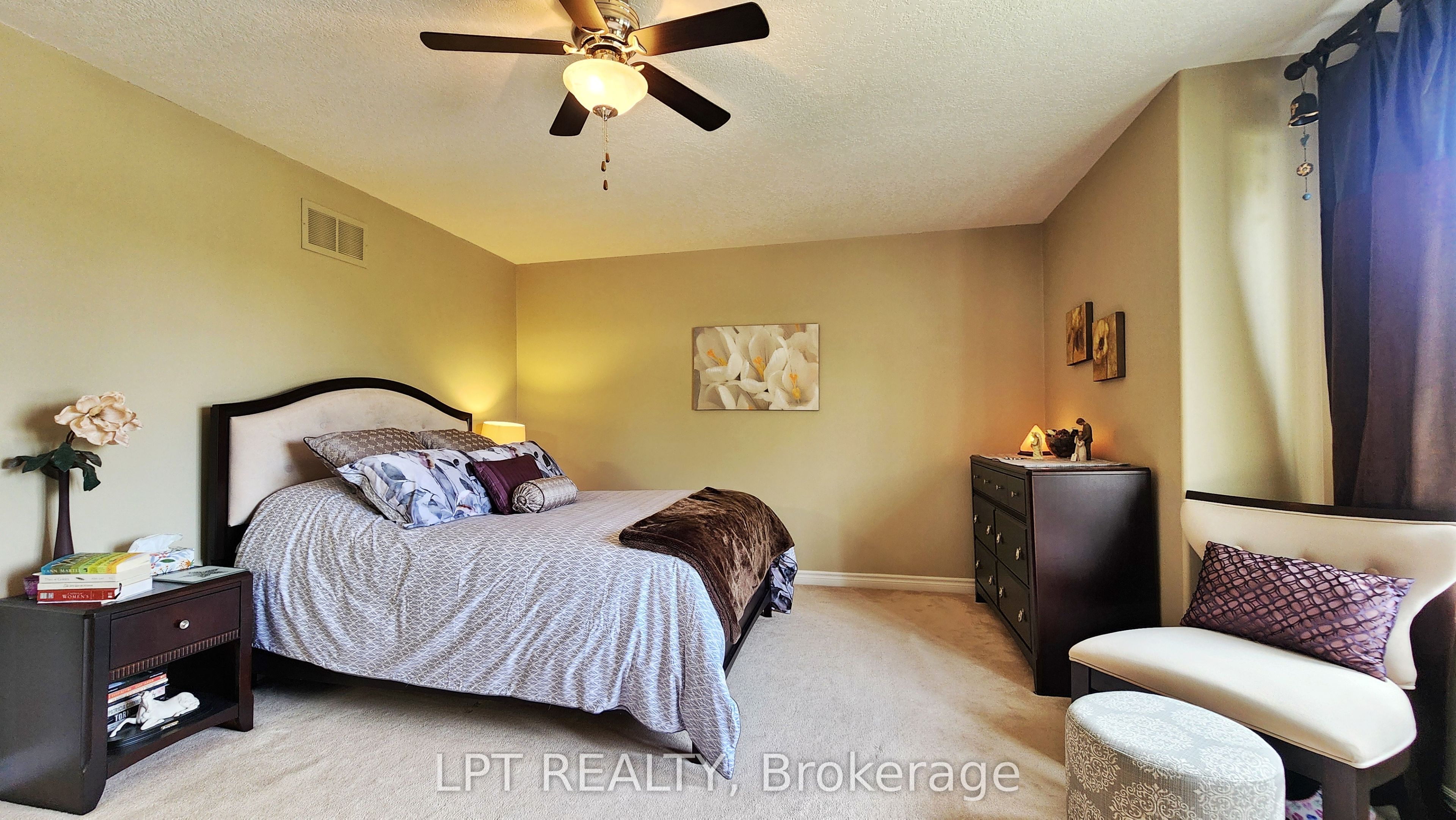17 Silver Maple Crescent Property Photo 16