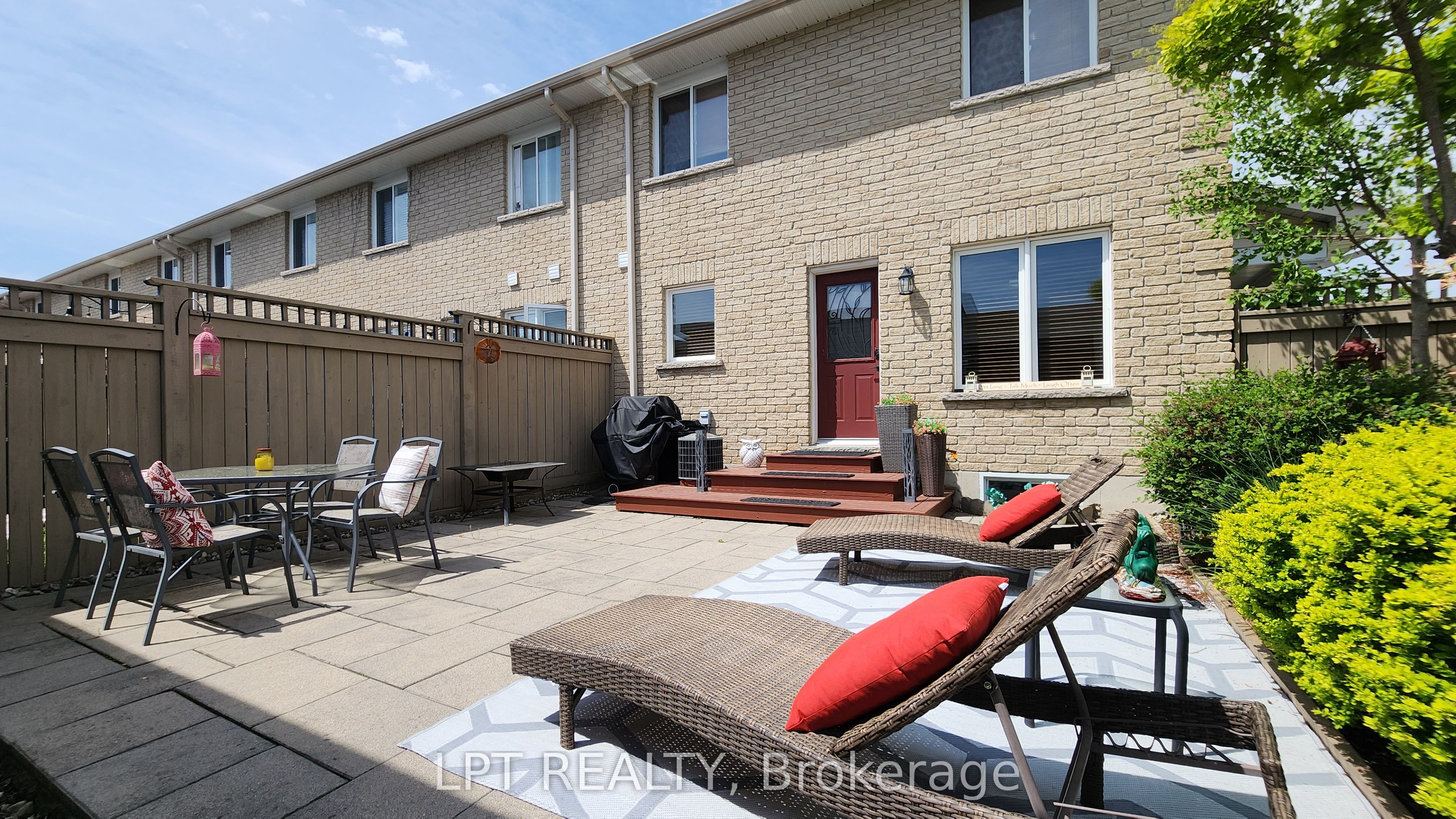17 Silver Maple Crescent Property Photo 20
