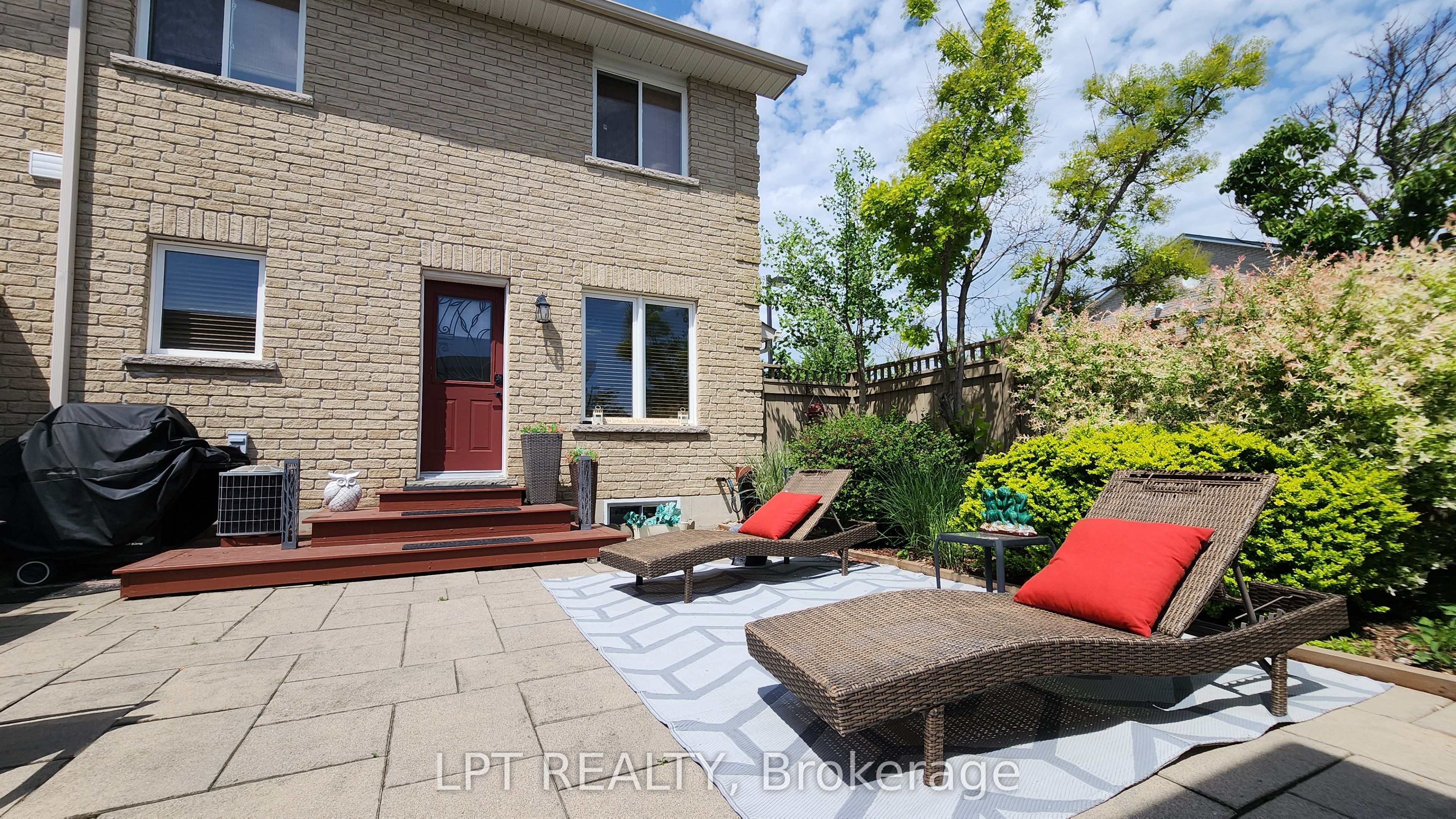 17 Silver Maple Crescent Property Photo 22