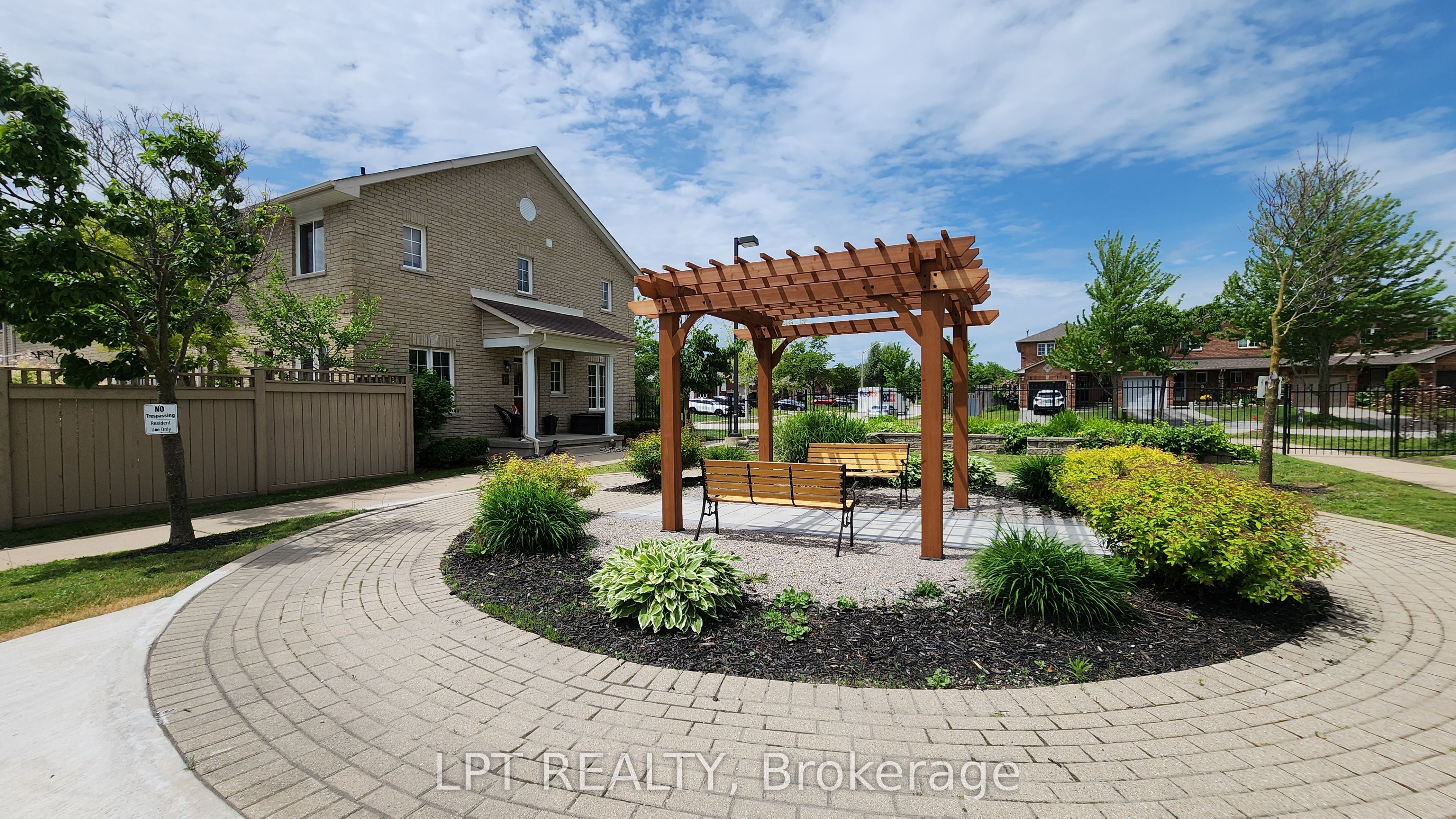 17 Silver Maple Crescent Property Photo 26