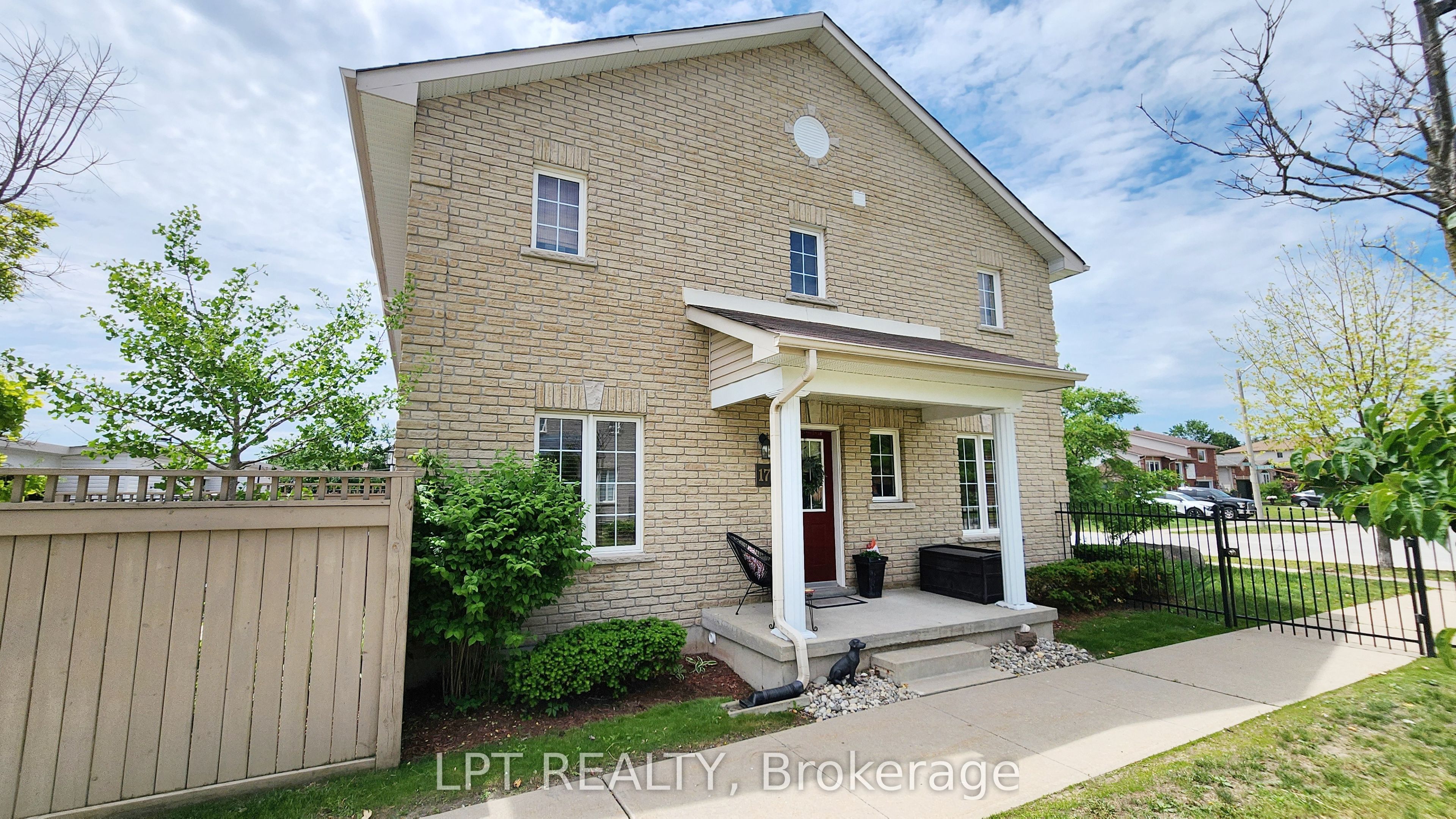 17 Silver Maple Crescent Property Photo 28