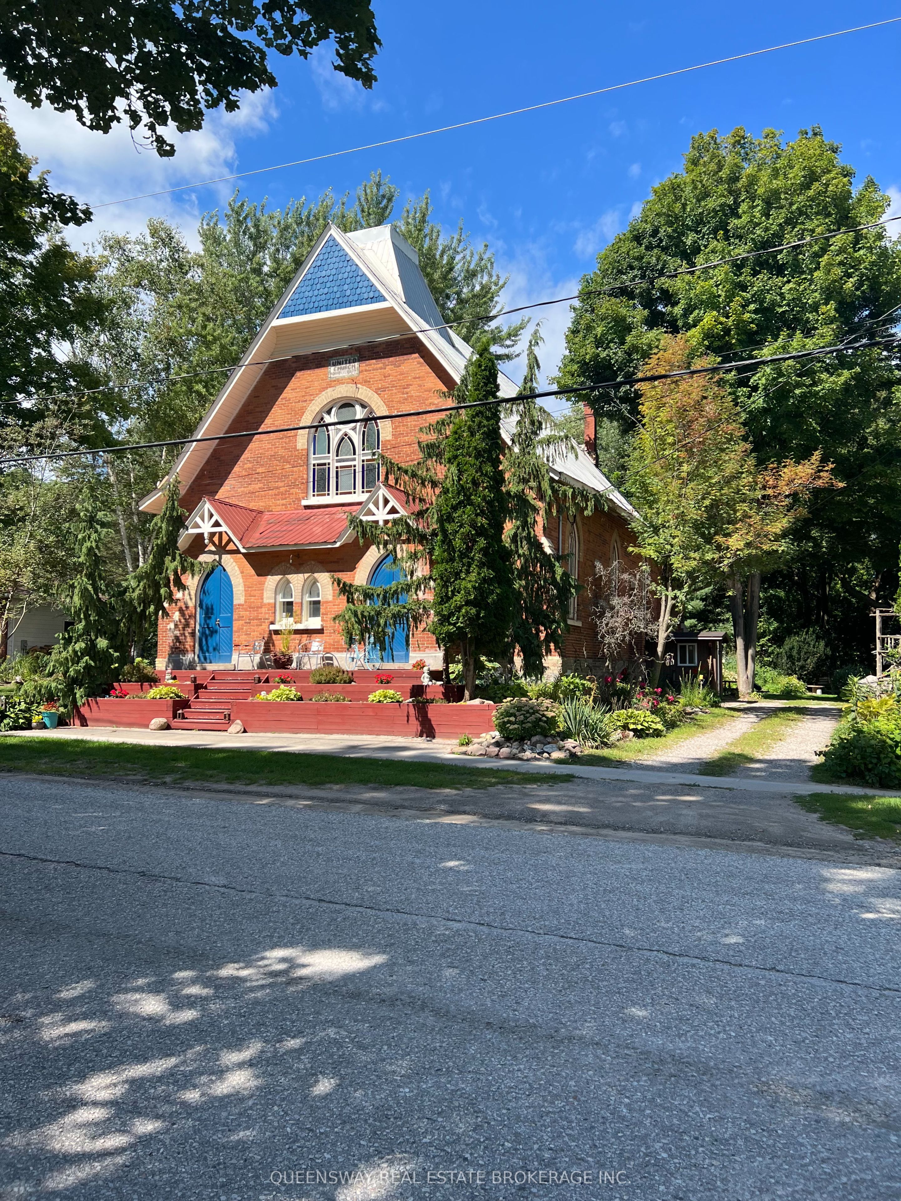 10 Mill Street W Property Photo 2