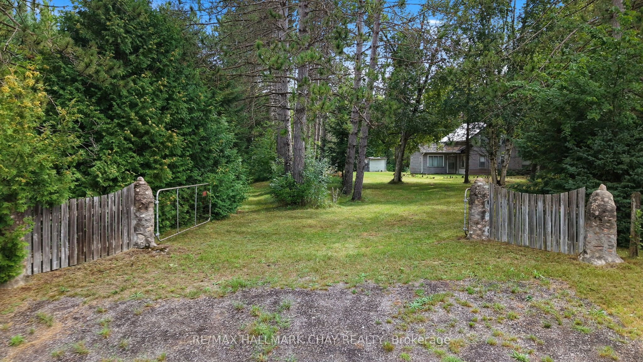 1347 Old Second Road N Property Photo 1