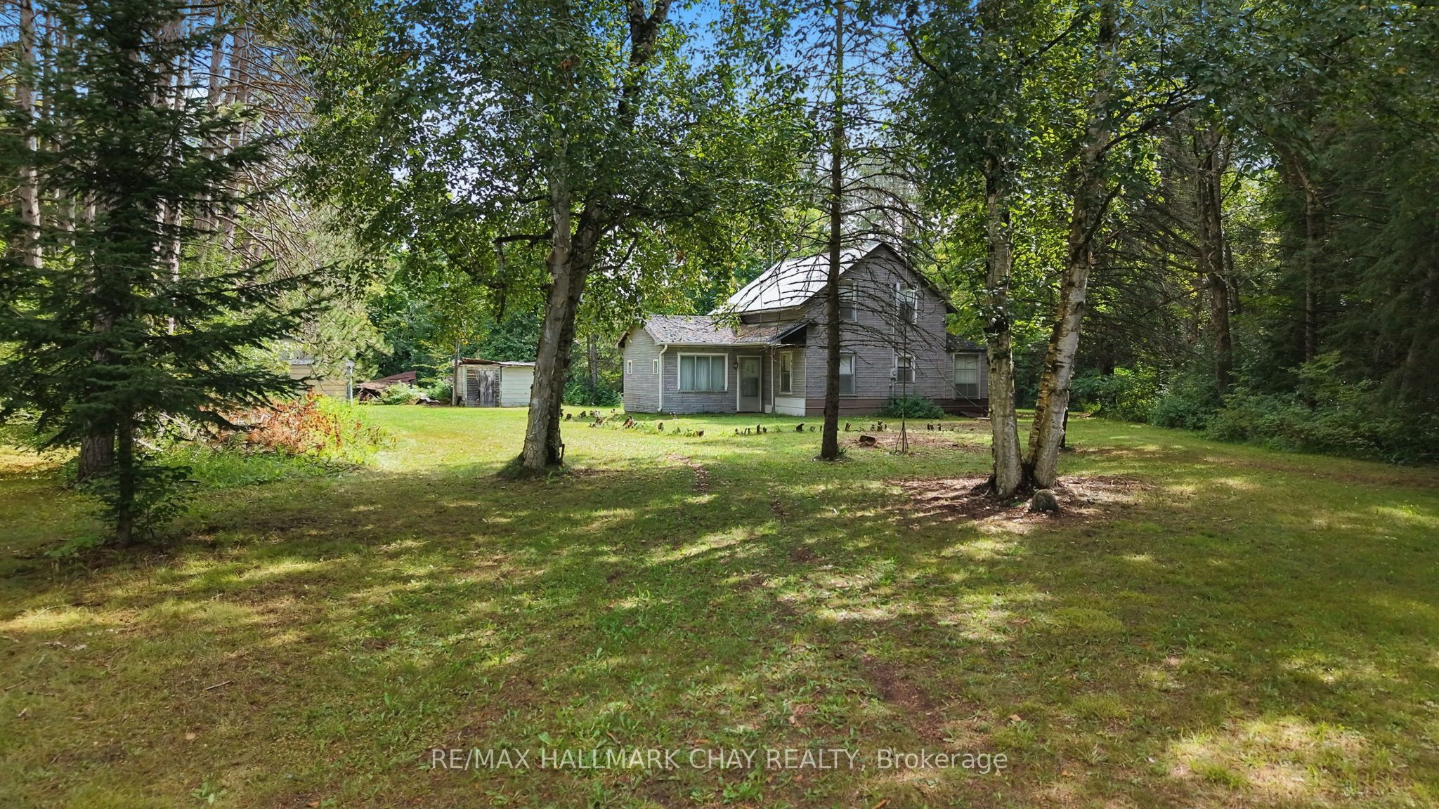 1347 Old Second Road N Property Photo 2