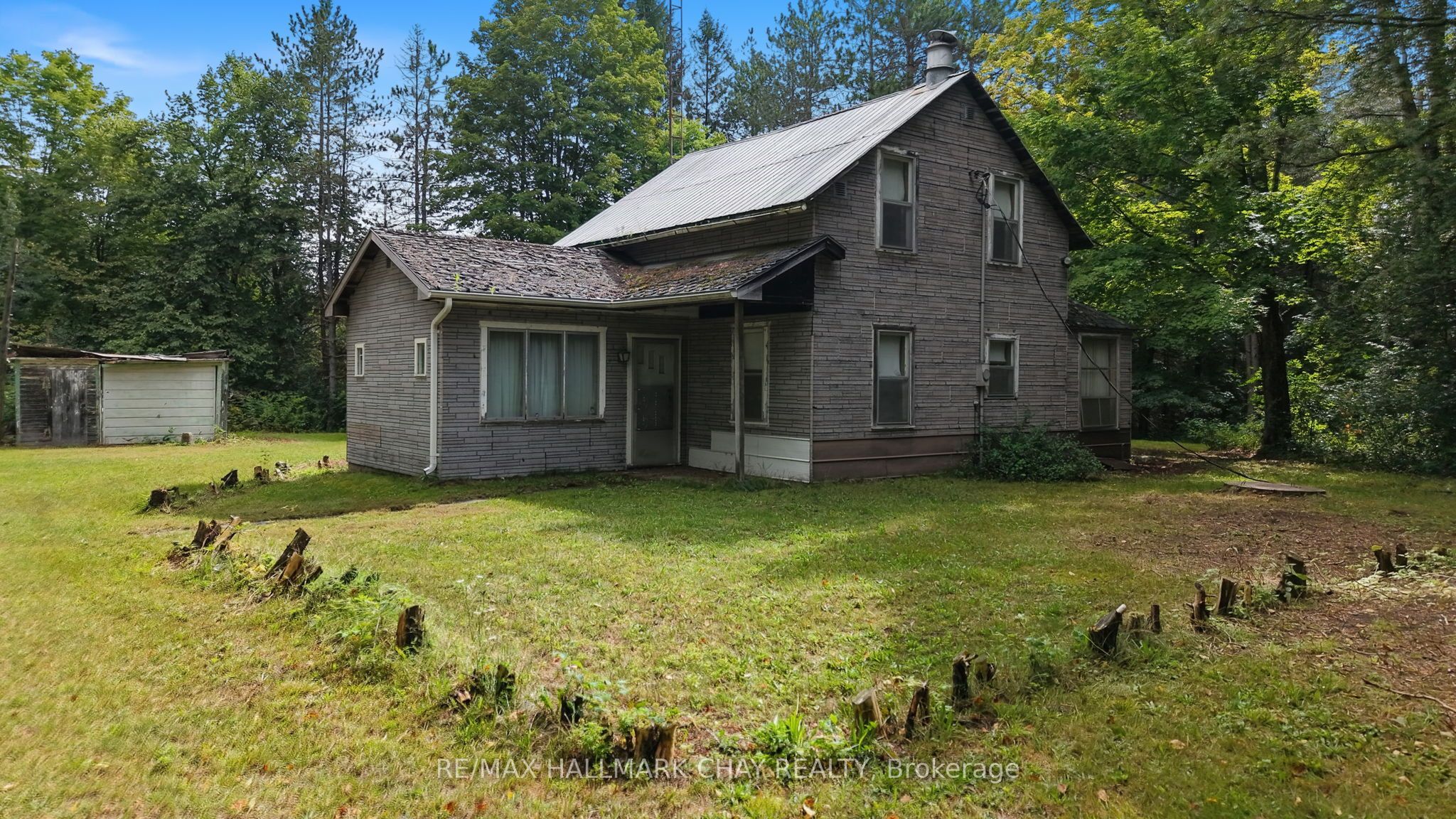 1347 Old Second Road N Property Photo 3