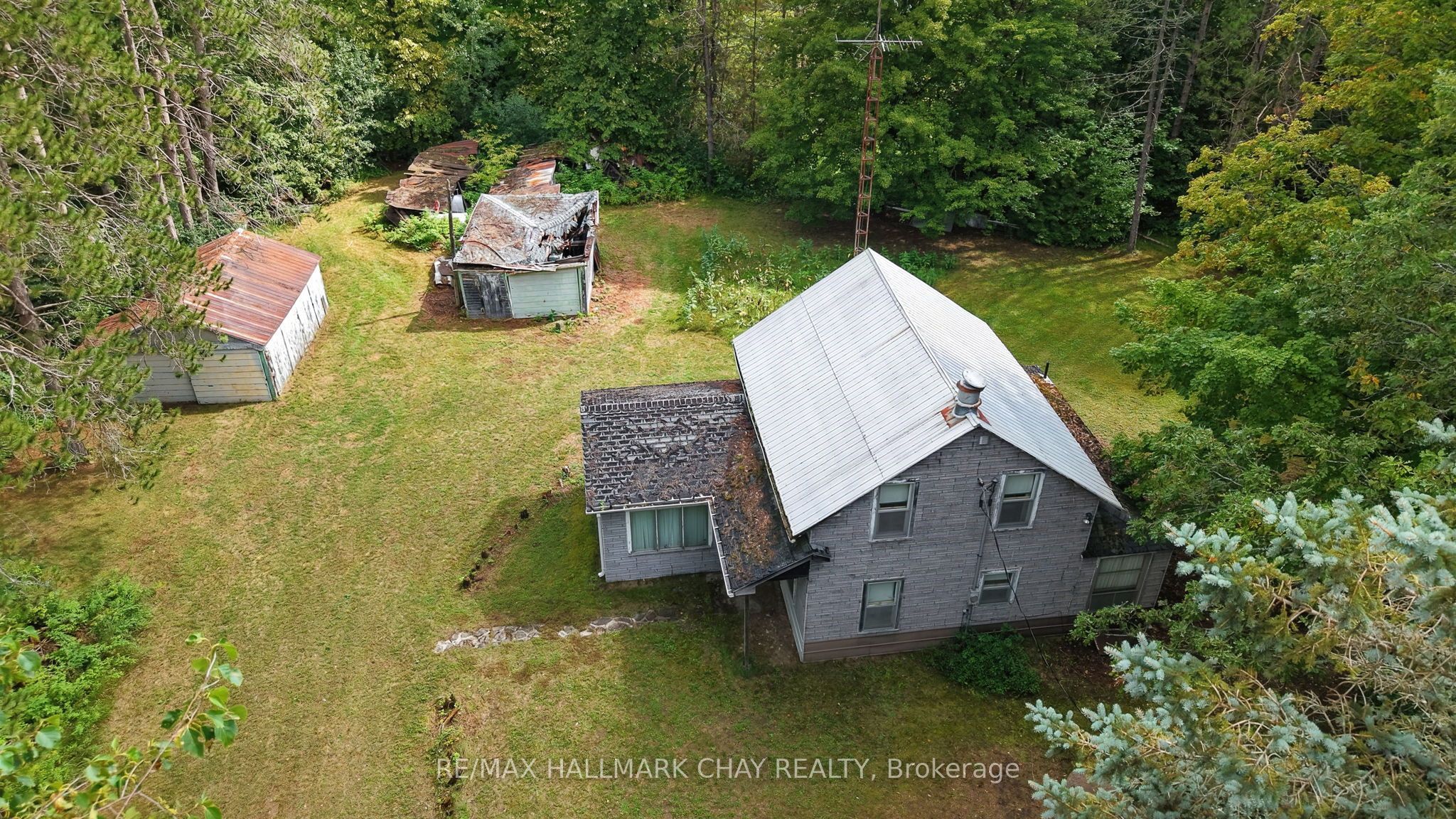1347 Old Second Road N Property Photo 4