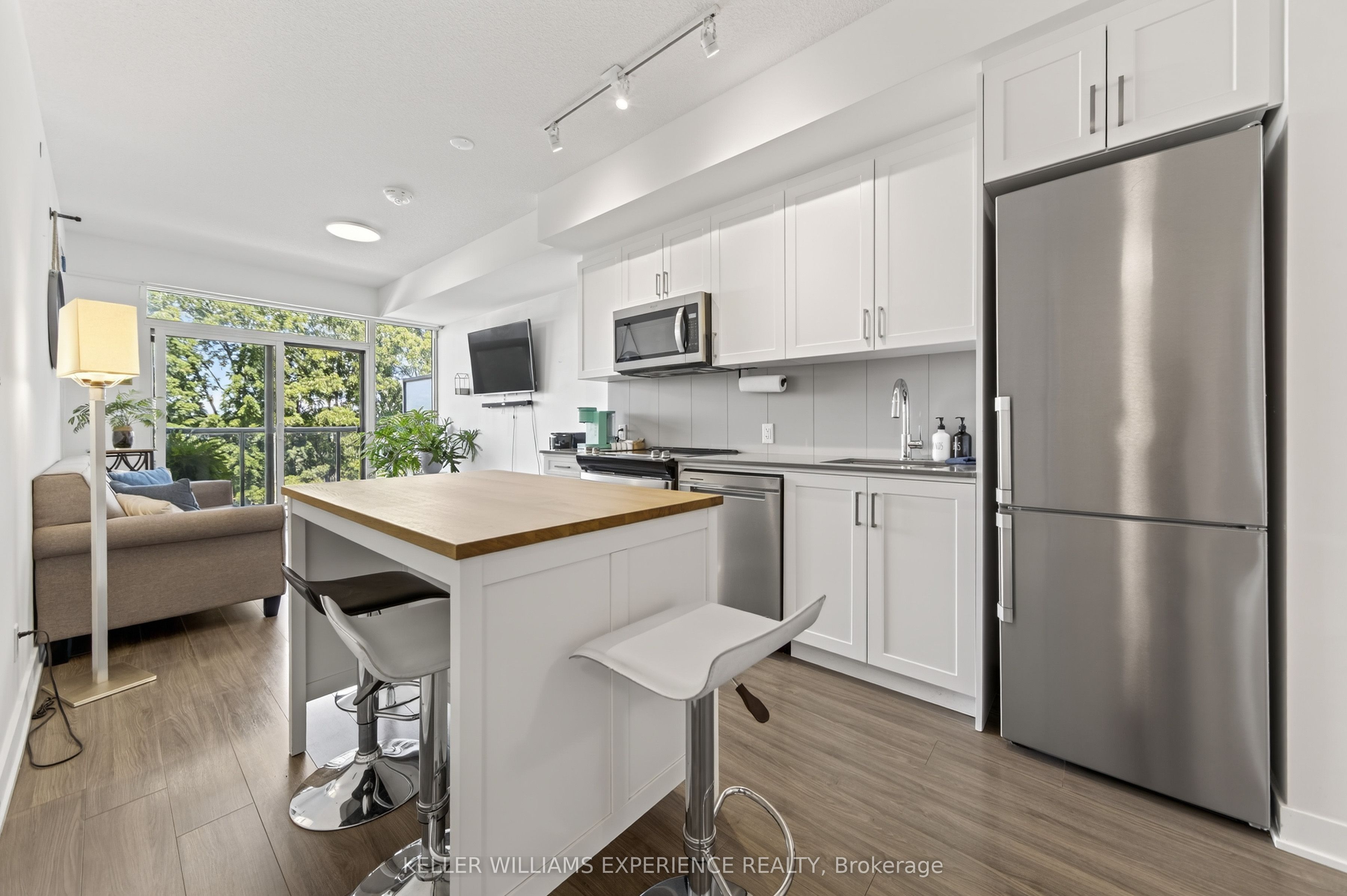681 Yonge Street 328 Property Photo 2