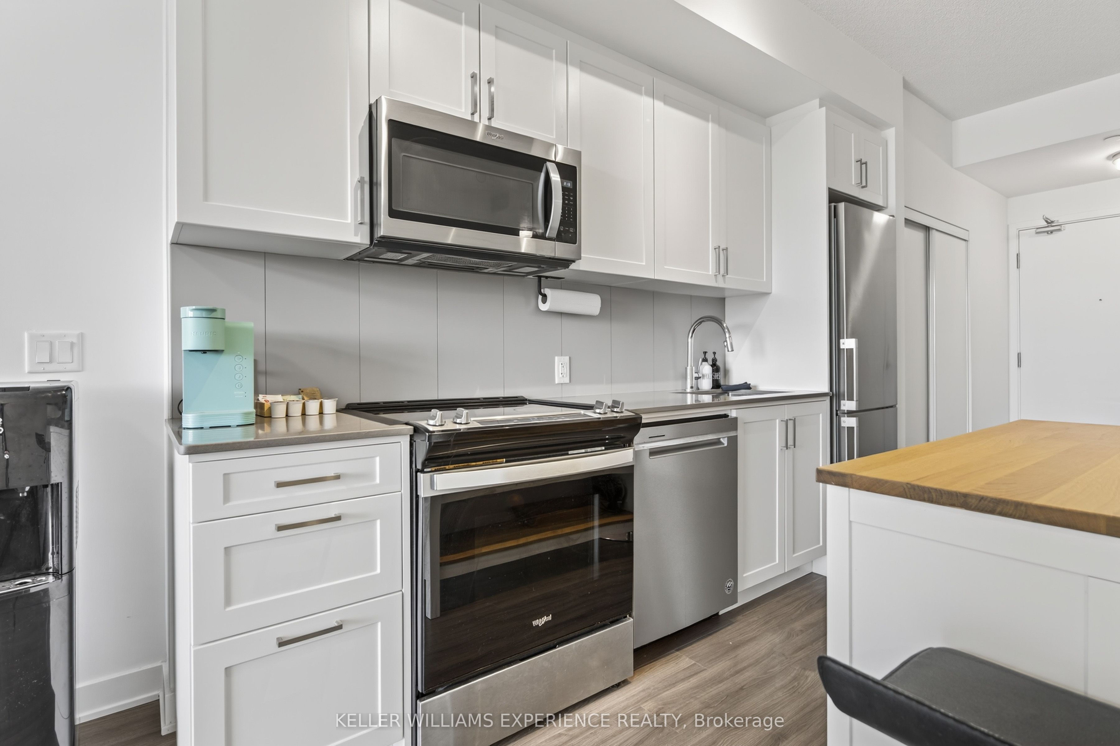 681 Yonge Street 328 Property Photo 3