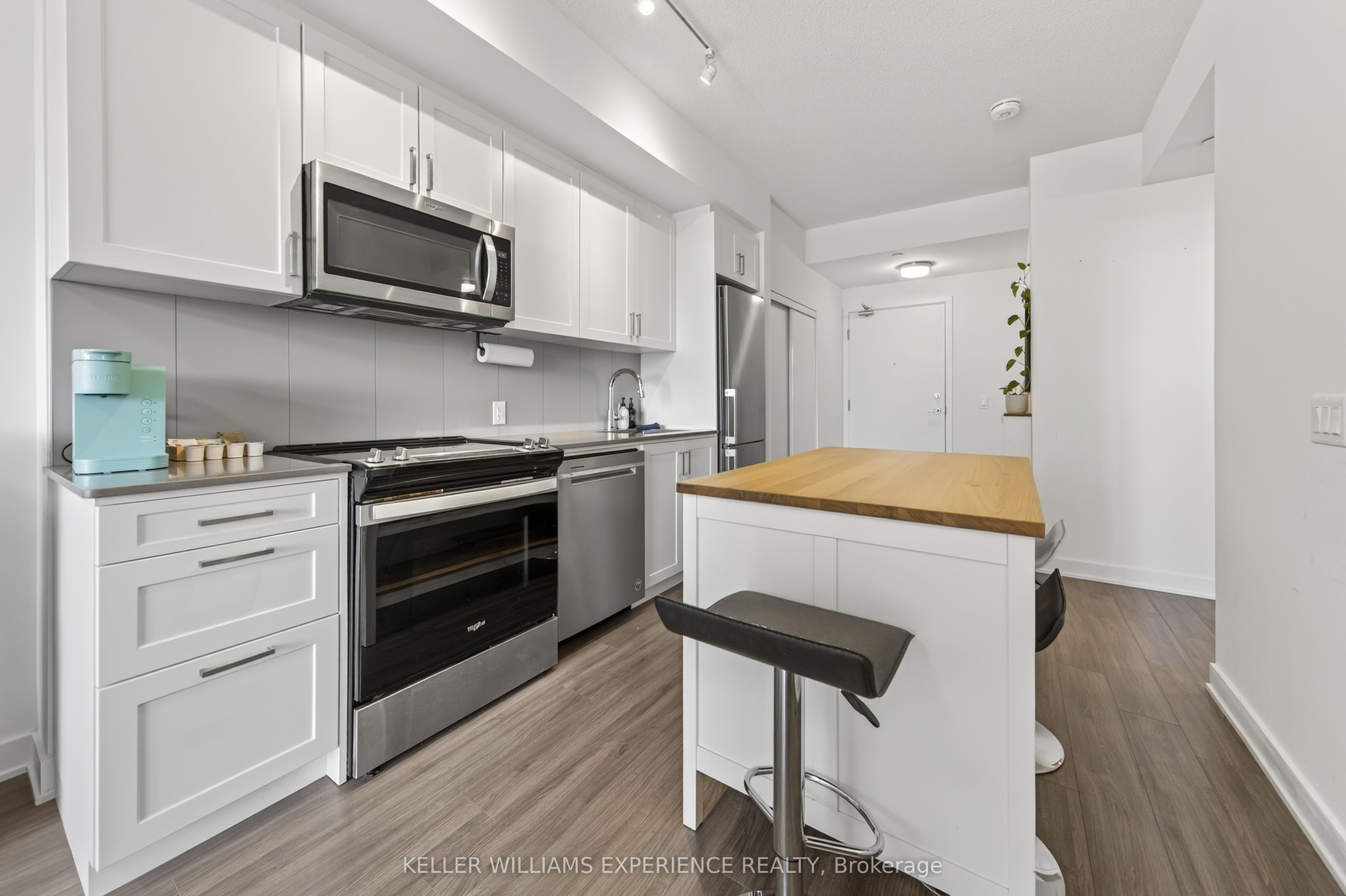 681 Yonge Street 328 Property Photo 5