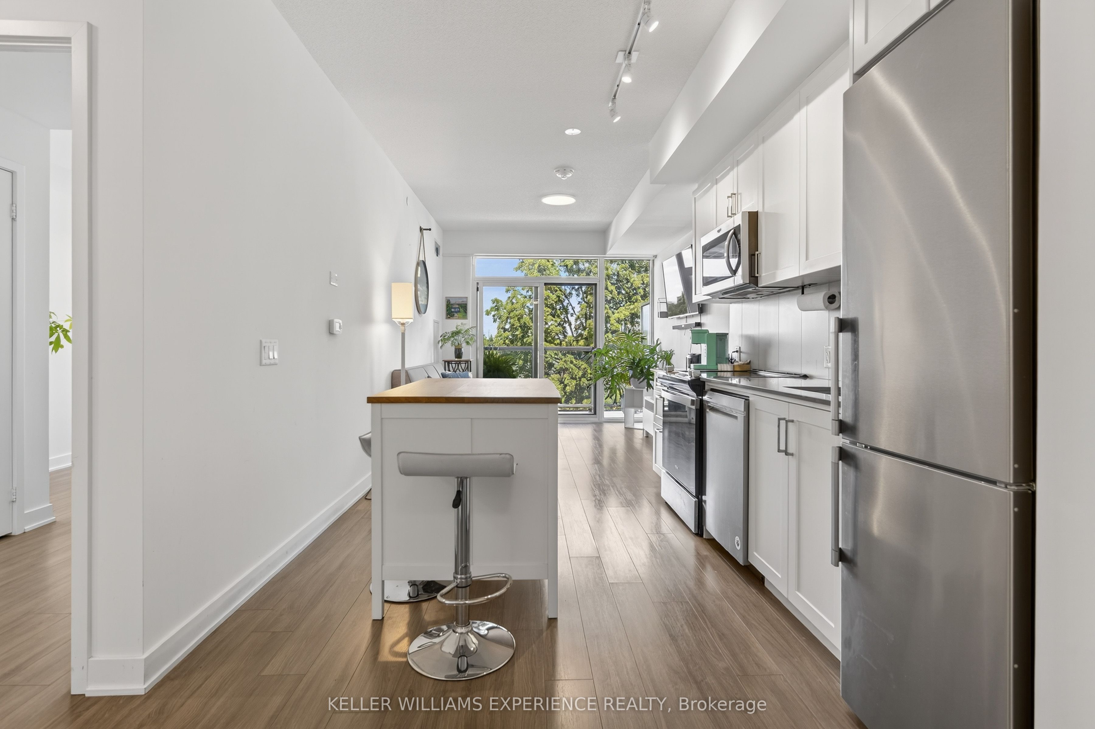 681 Yonge Street 328 Property Photo 6