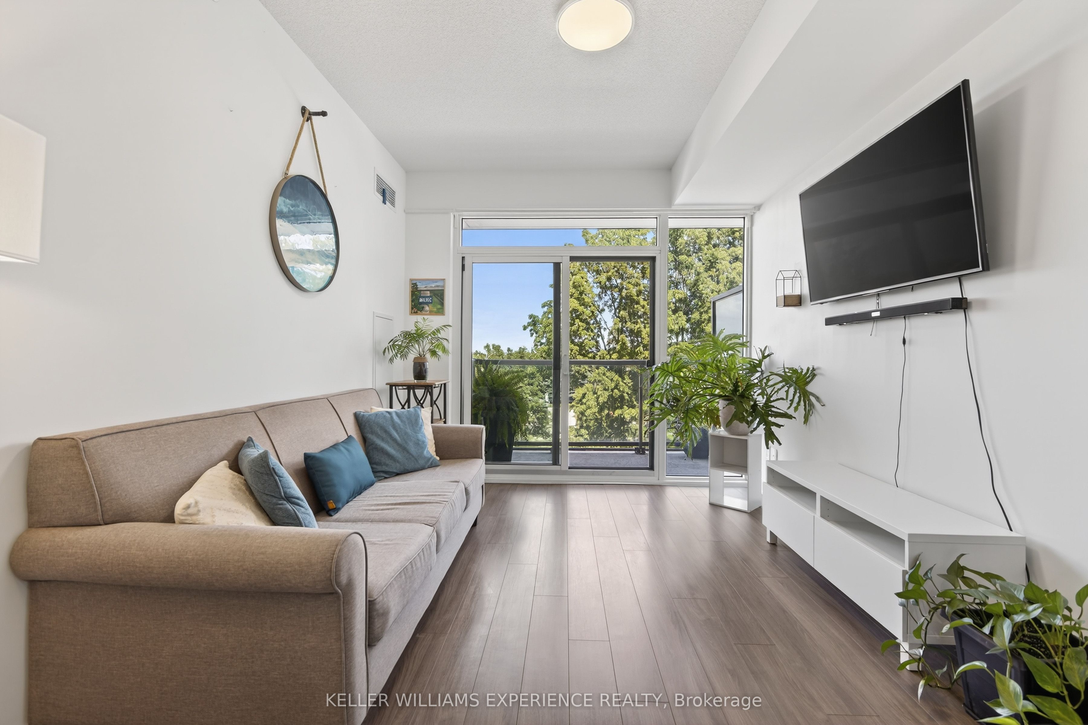 681 Yonge Street 328 Property Photo 7