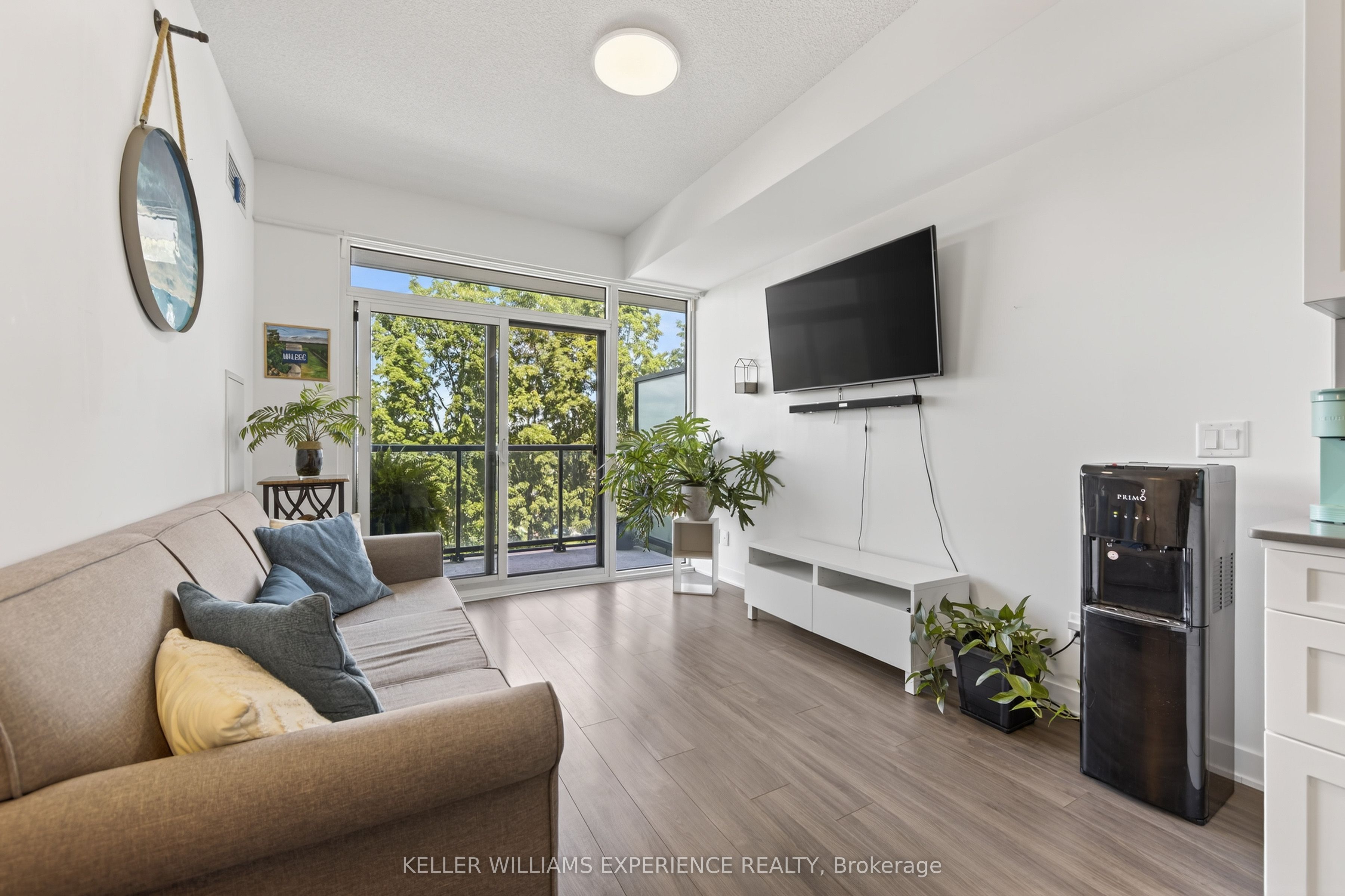 681 Yonge Street 328 Property Photo 8