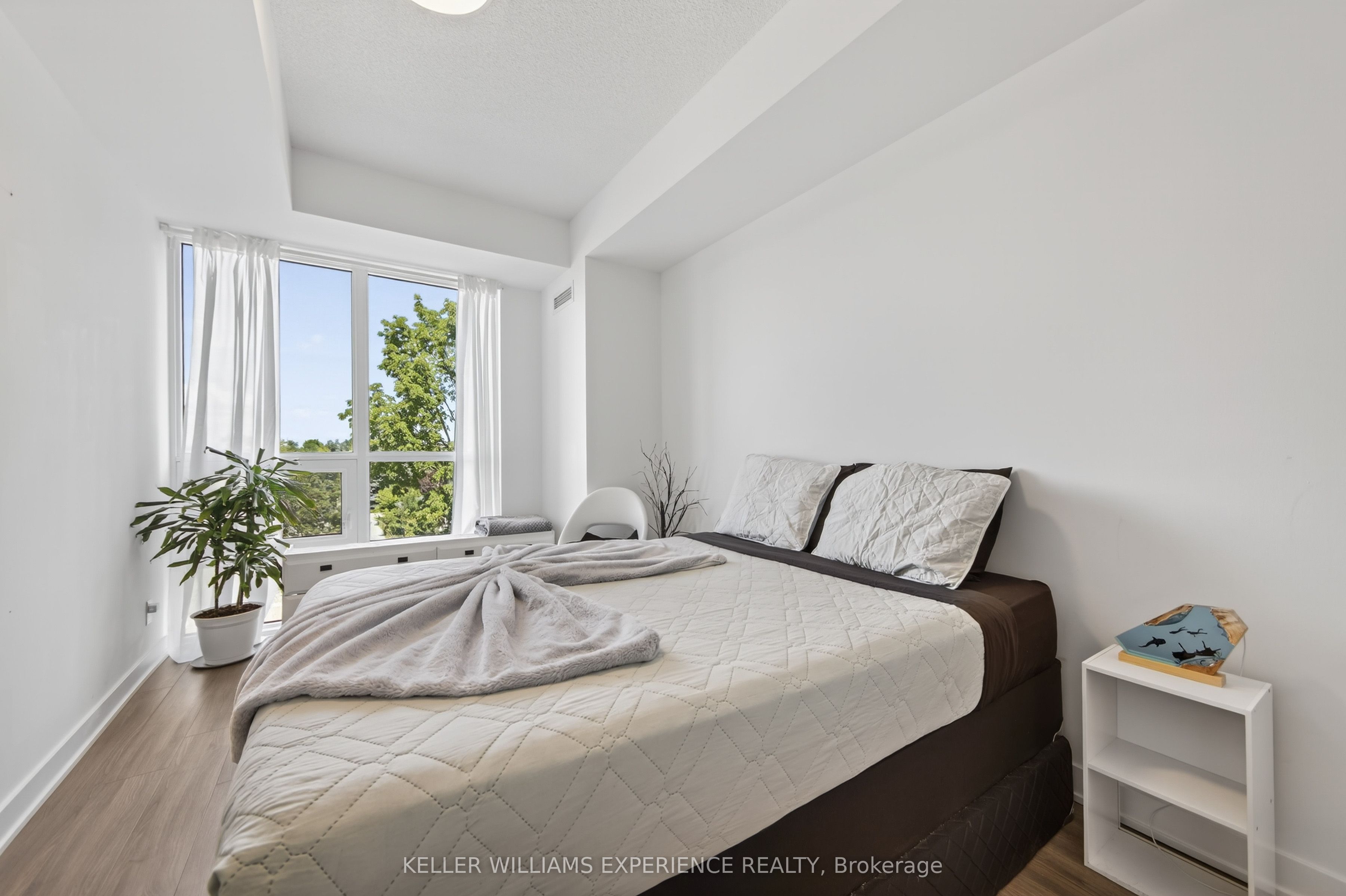 681 Yonge Street 328 Property Photo 9