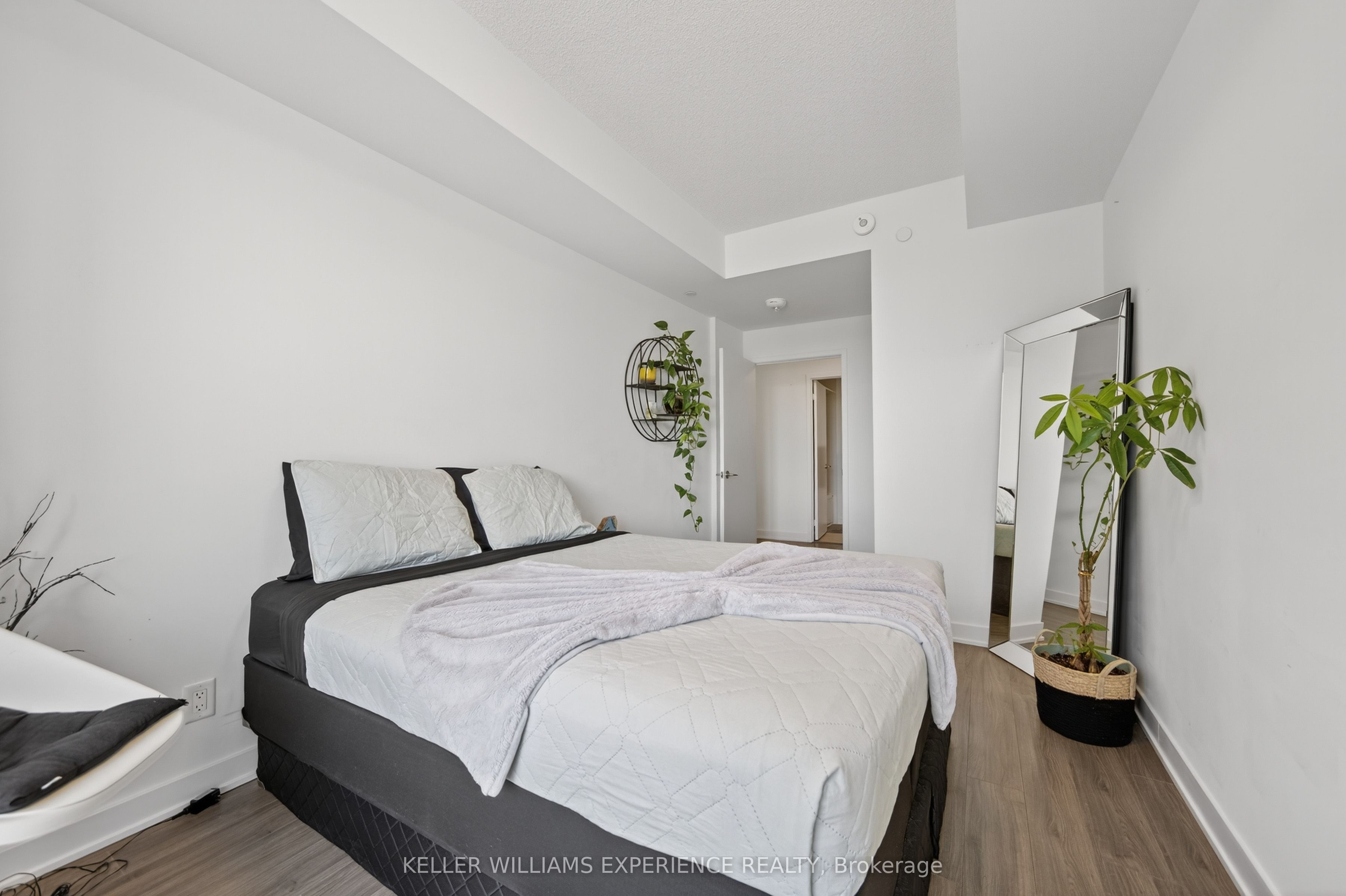 681 Yonge Street 328 Property Photo 10