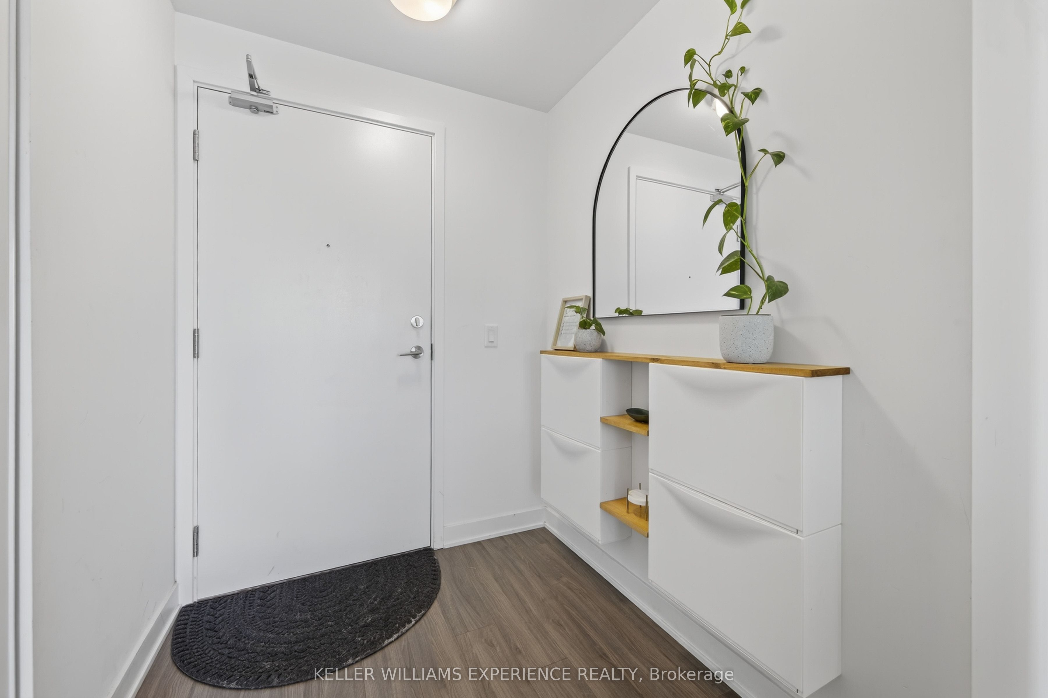 681 Yonge Street 328 Property Photo 13