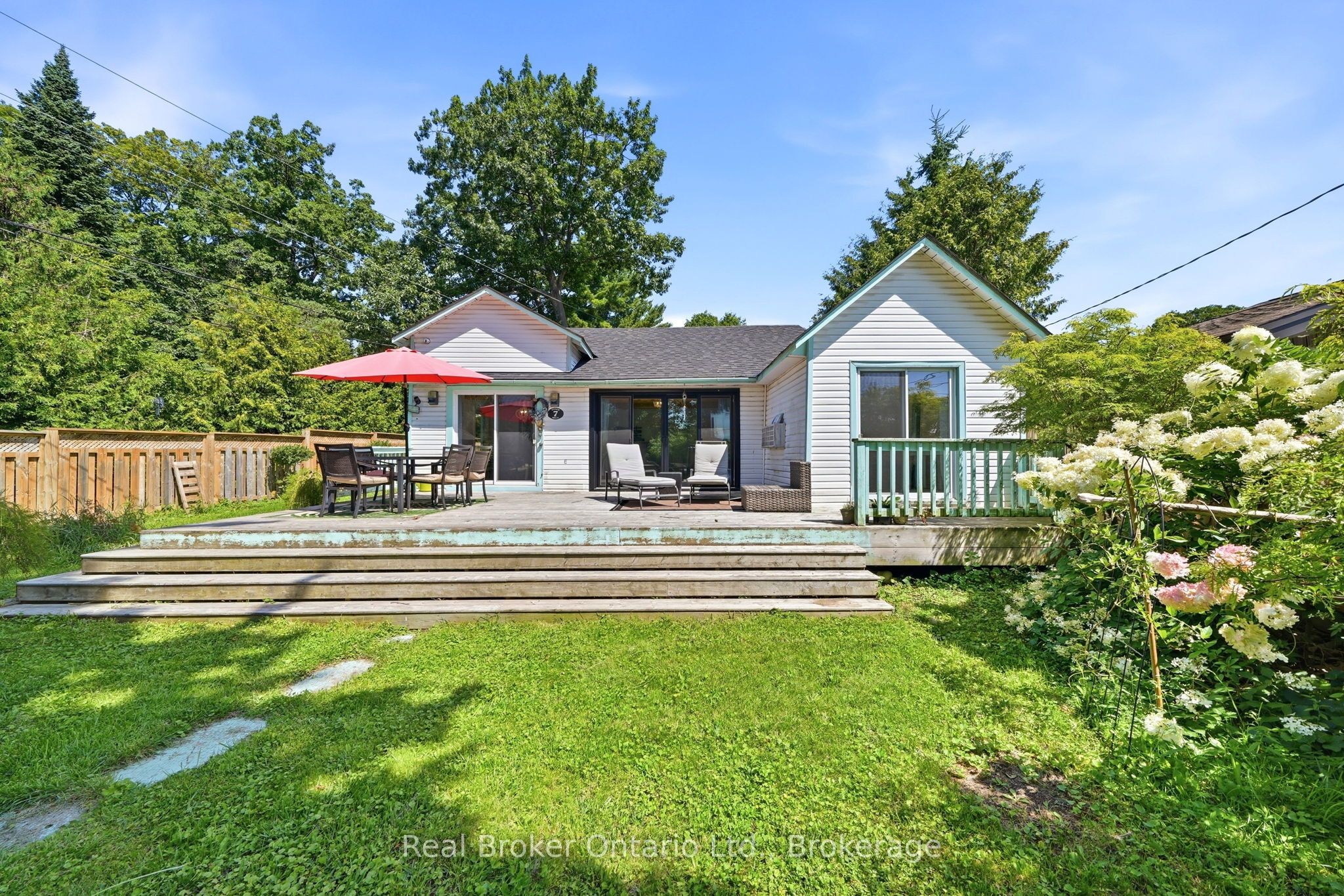 7 Oliver Drive Property Photo 1