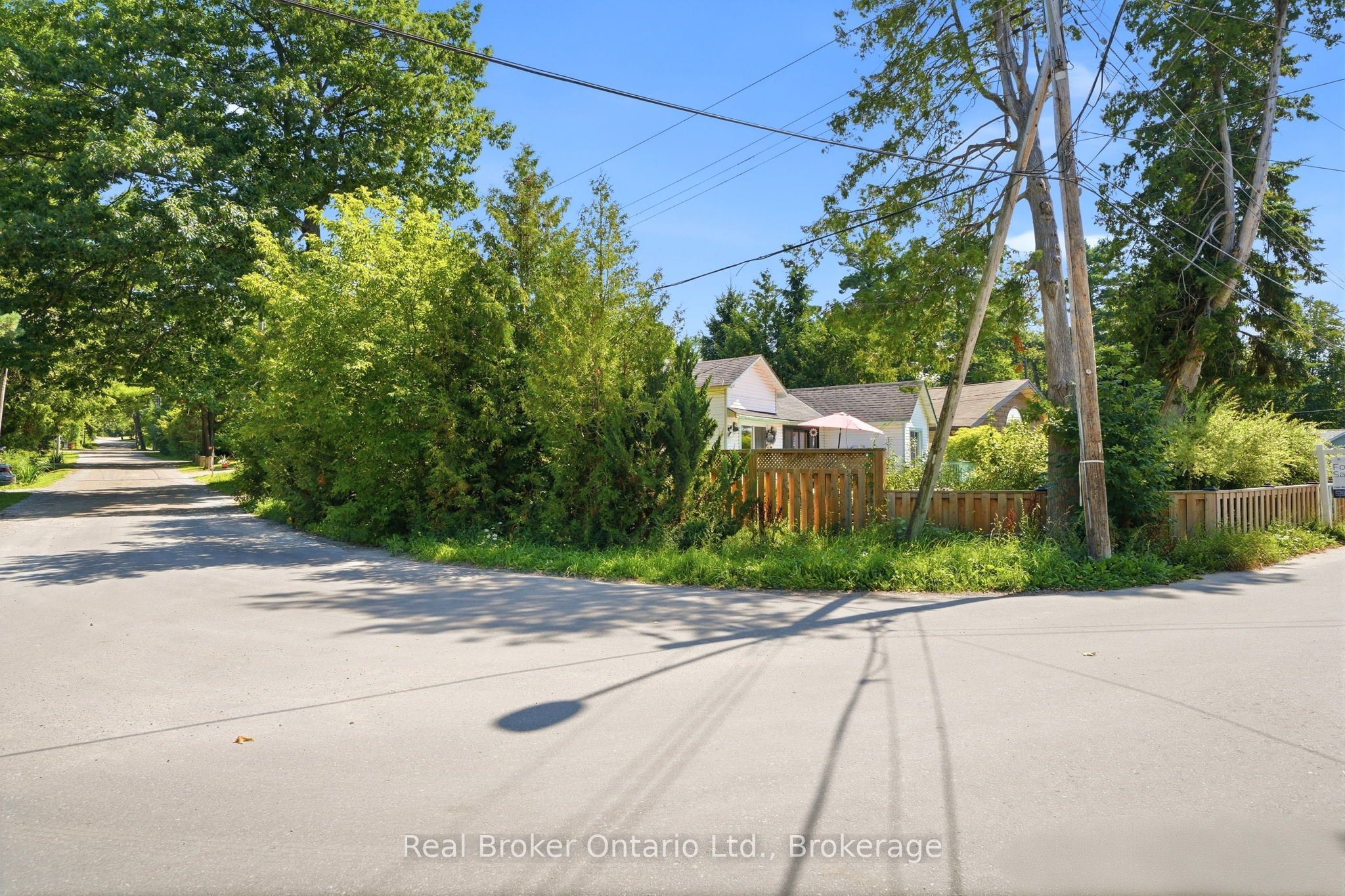 7 Oliver Drive Property Photo 2