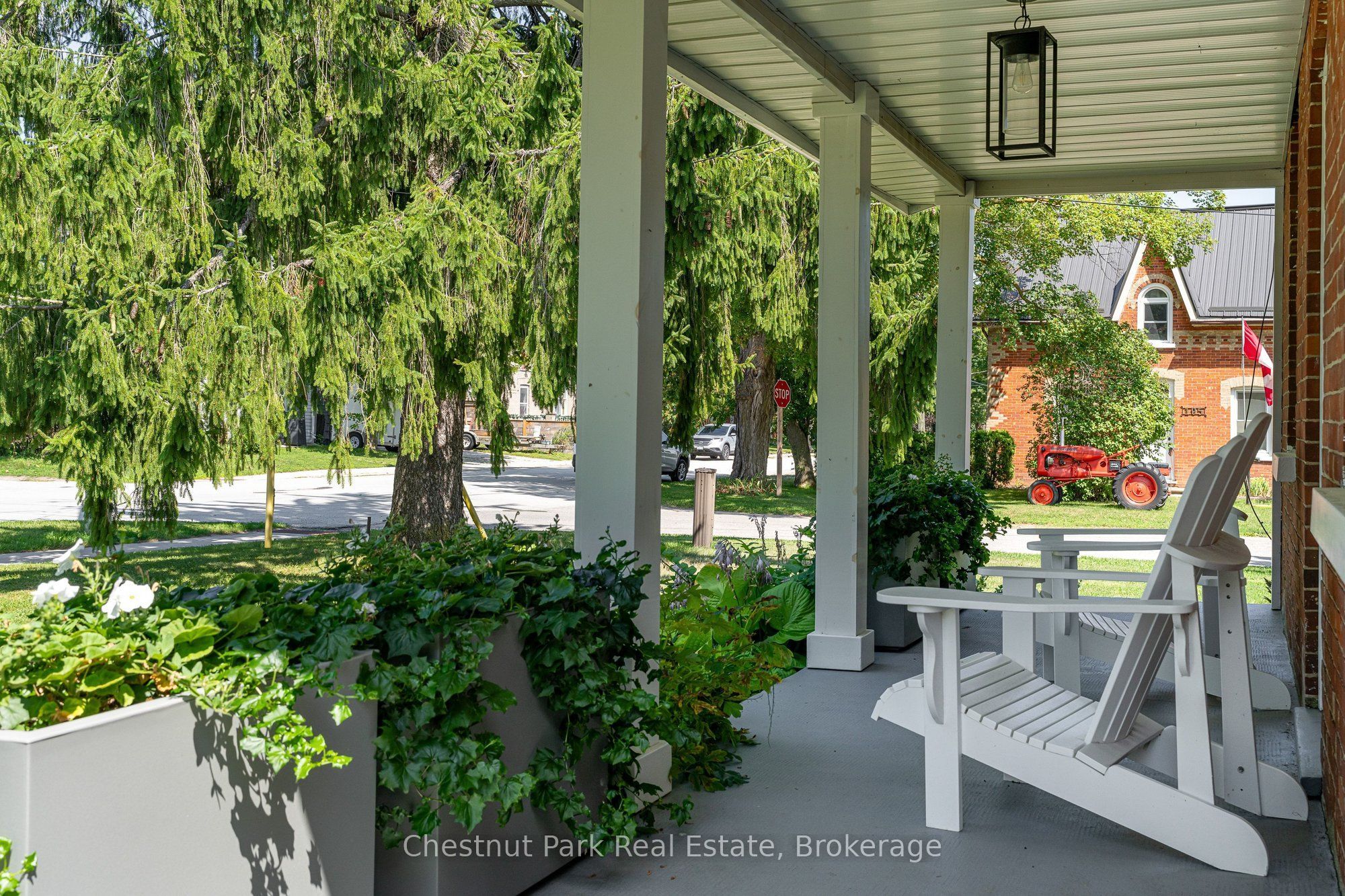 9 Wellington Street E Property Photo 5