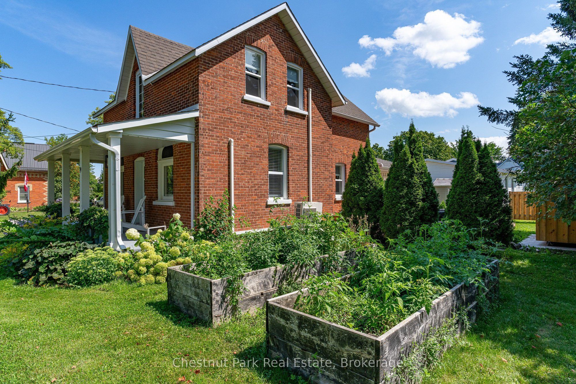 9 Wellington Street E Property Photo 5