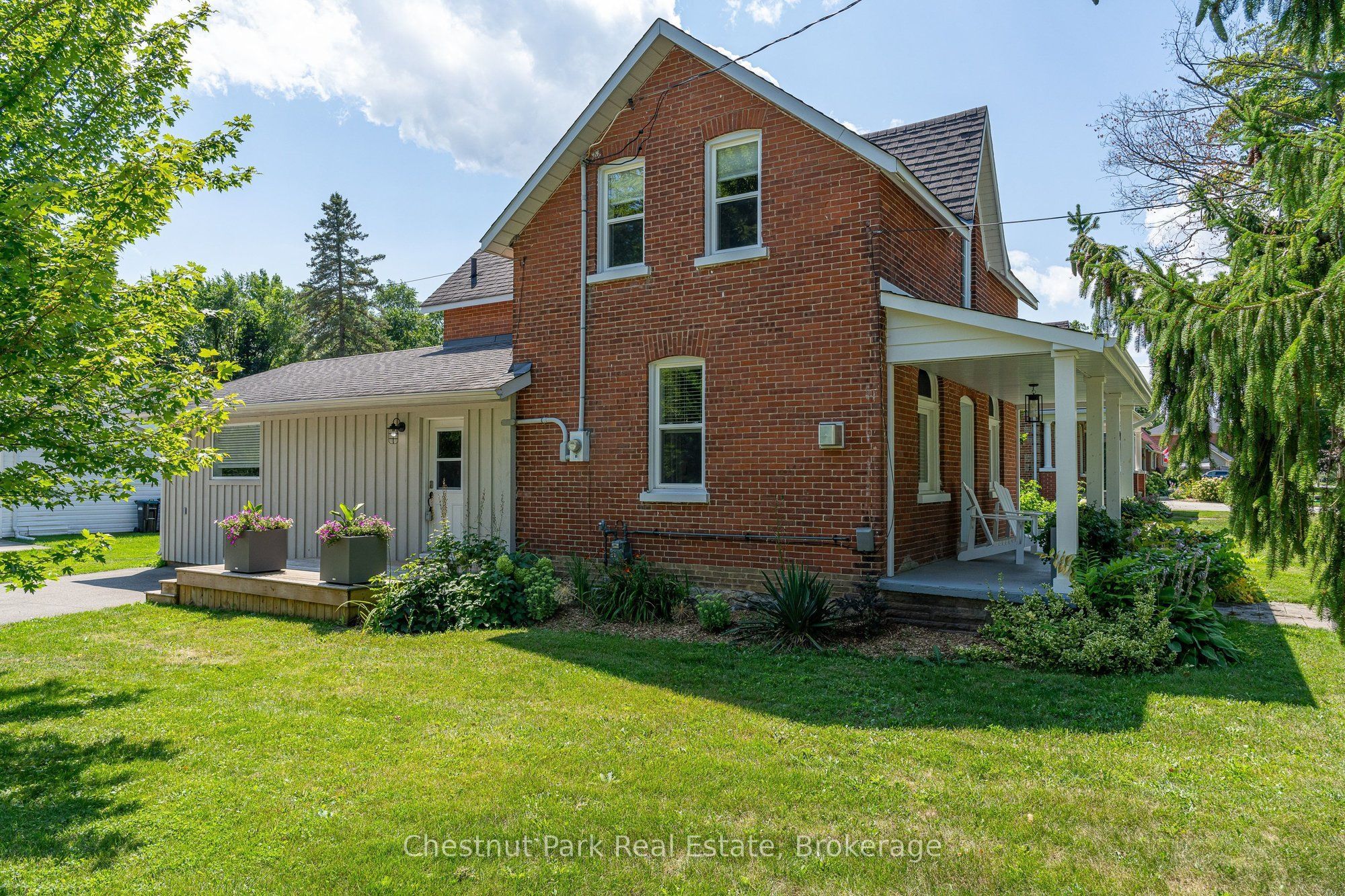 9 Wellington Street E Property Photo 9