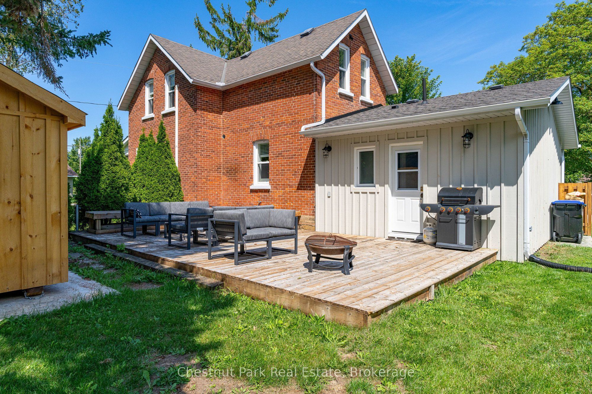 9 Wellington Street E Property Photo 10