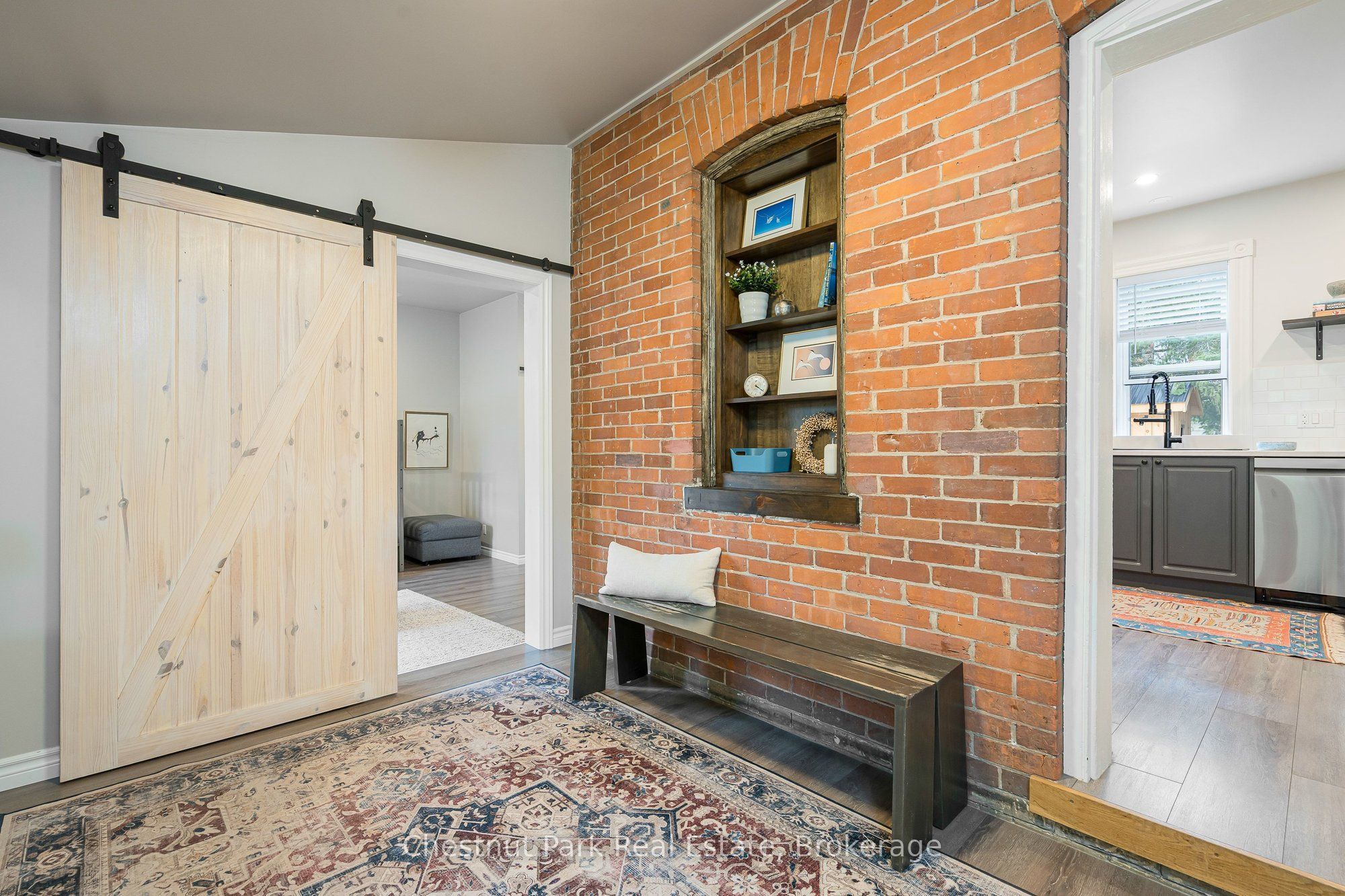 9 Wellington Street E Property Photo 13