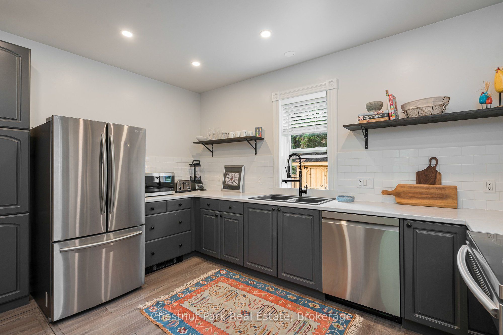 9 Wellington Street E Property Photo 15