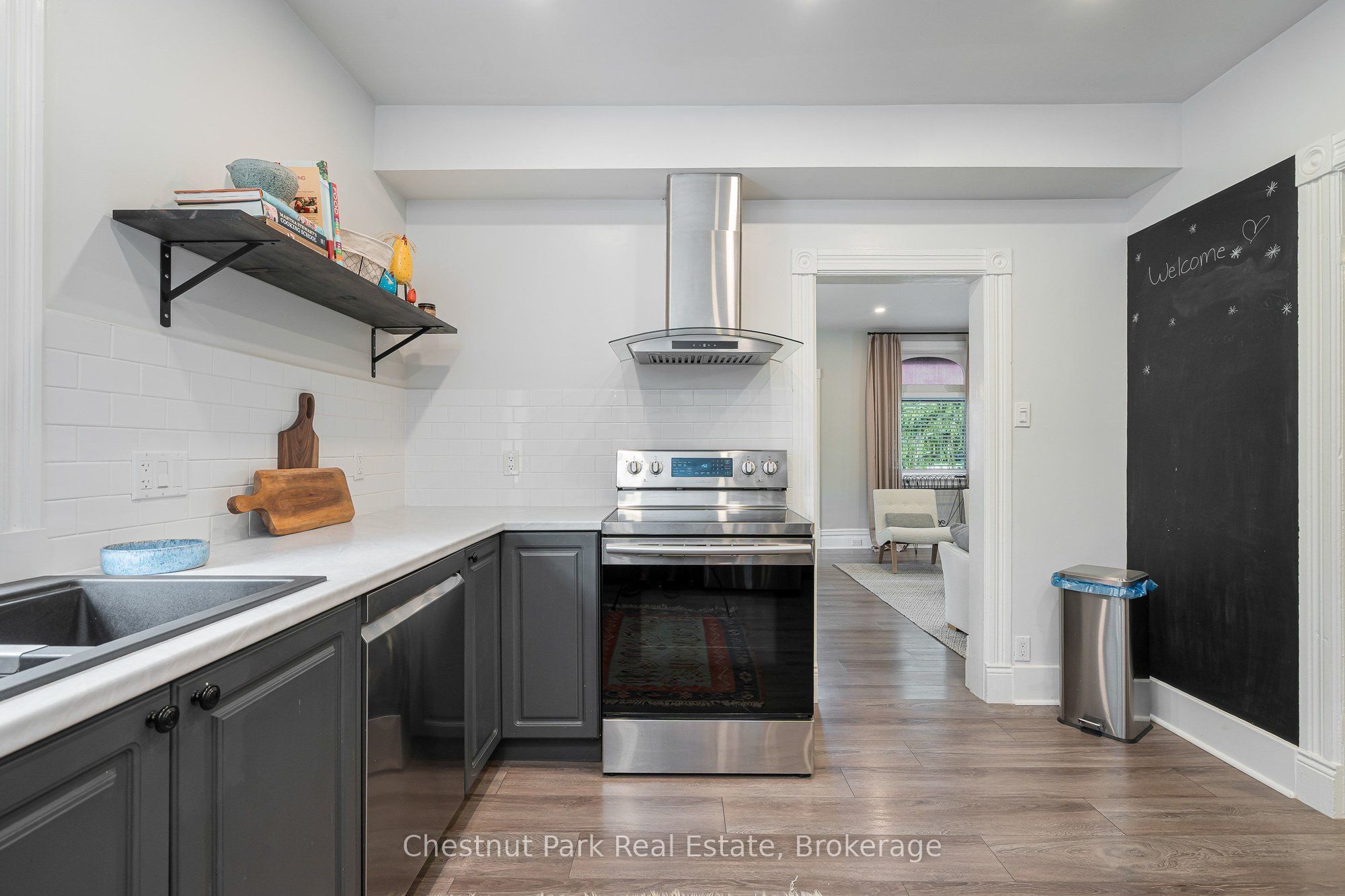 9 Wellington Street E Property Photo 16