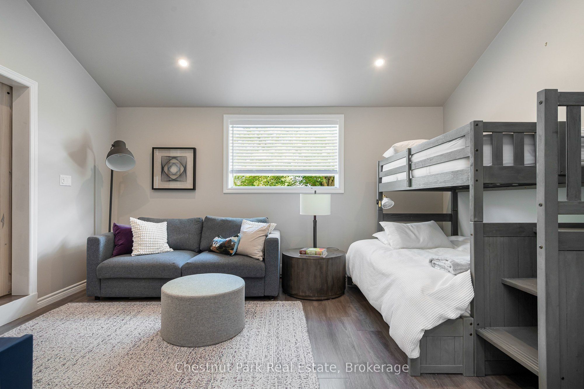9 Wellington Street E Property Photo 24