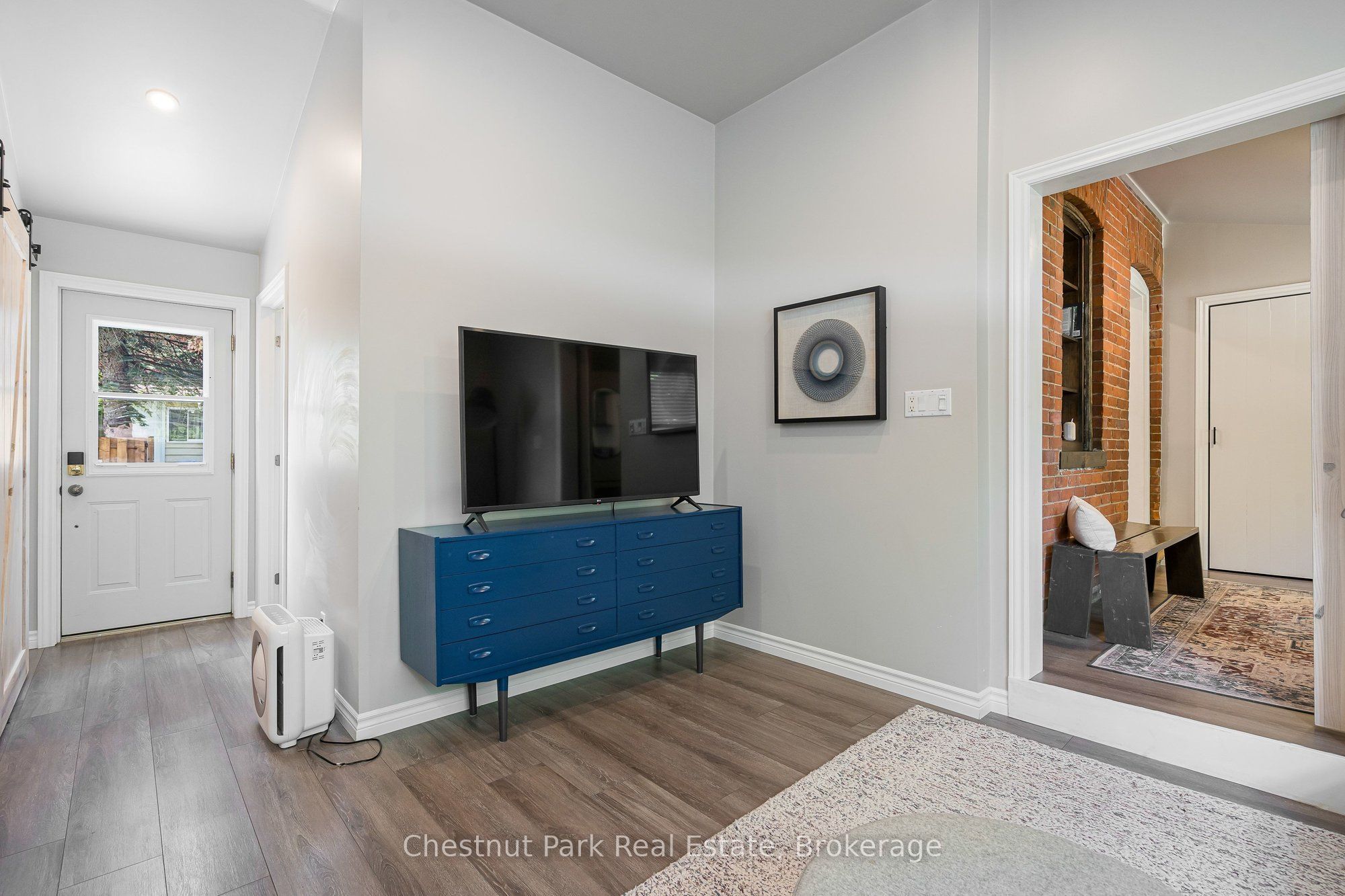 9 Wellington Street E Property Photo 25