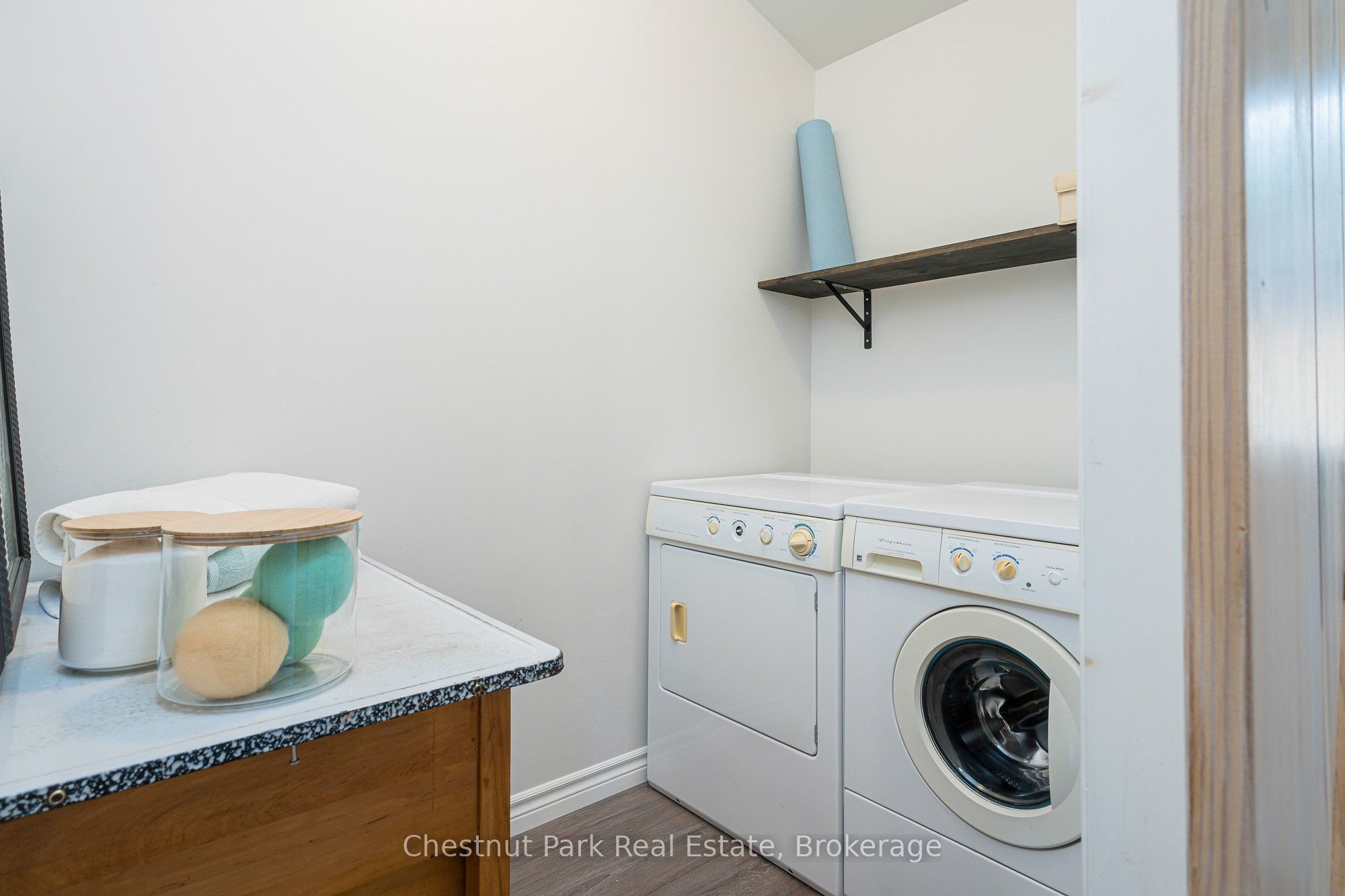 9 Wellington Street E Property Photo 27