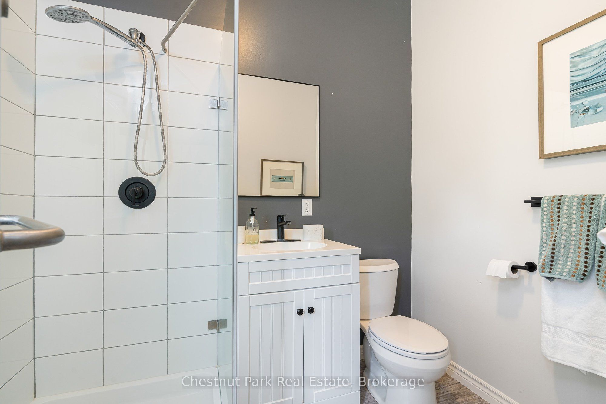 9 Wellington Street E Property Photo 28