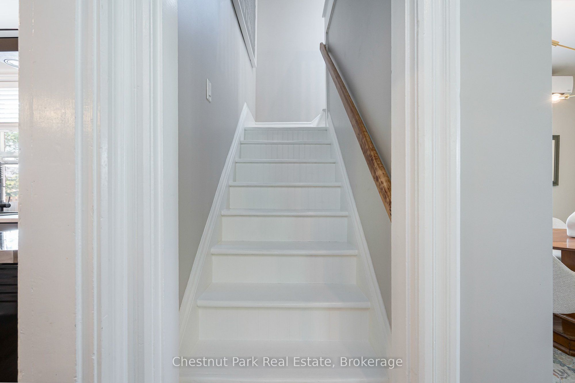 9 Wellington Street E Property Photo 29