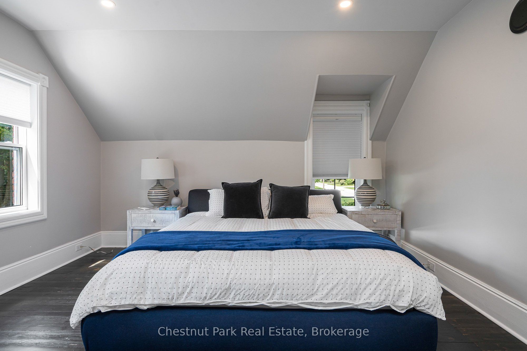 9 Wellington Street E Property Photo 30