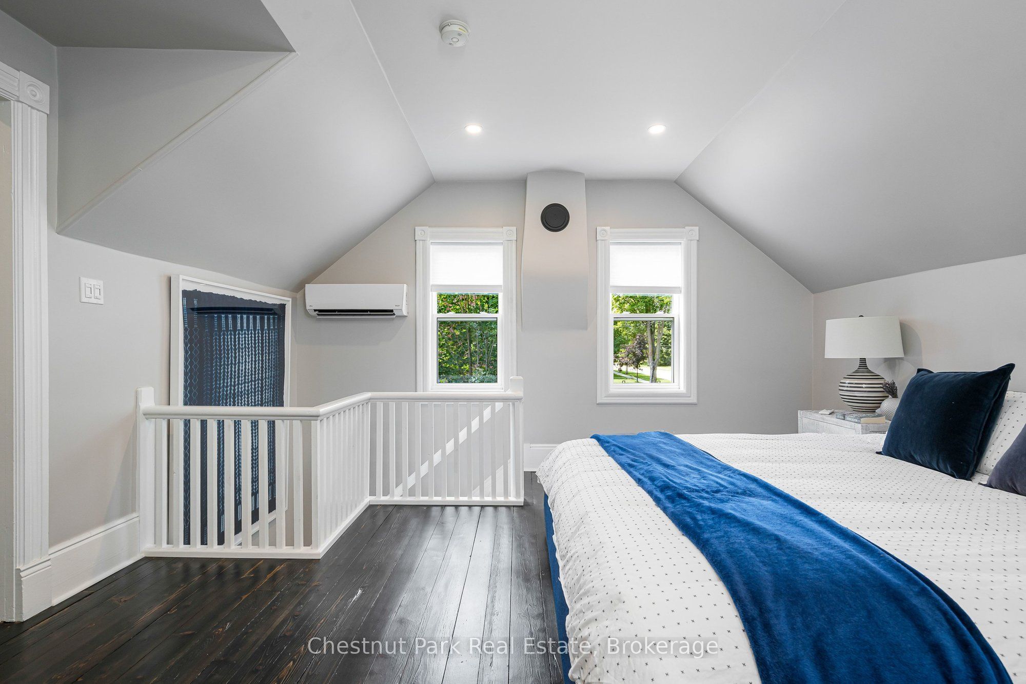 9 Wellington Street E Property Photo 31