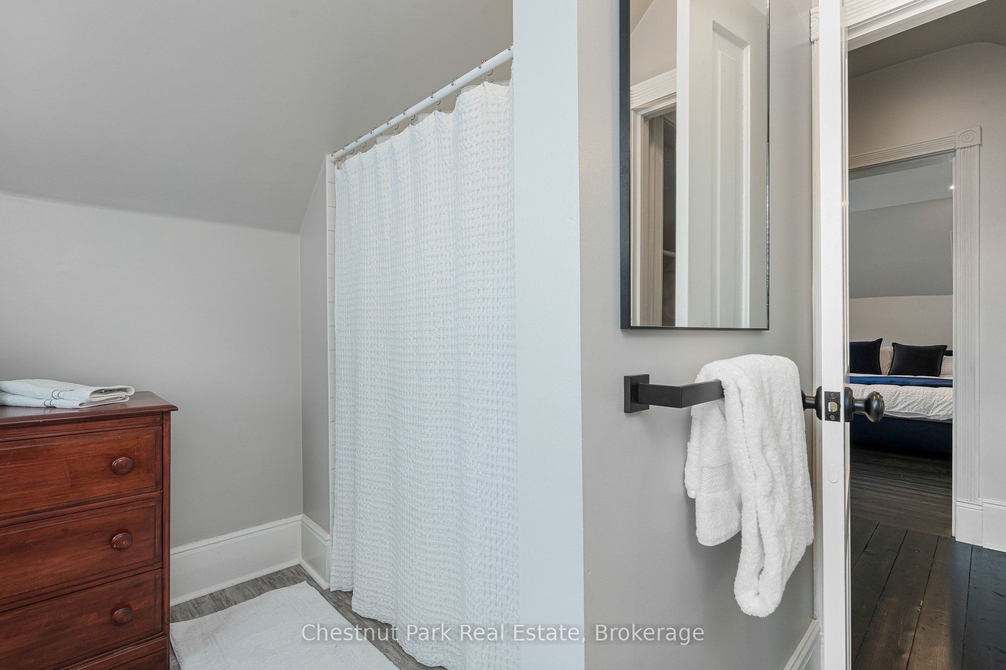 9 Wellington Street E Property Photo 34