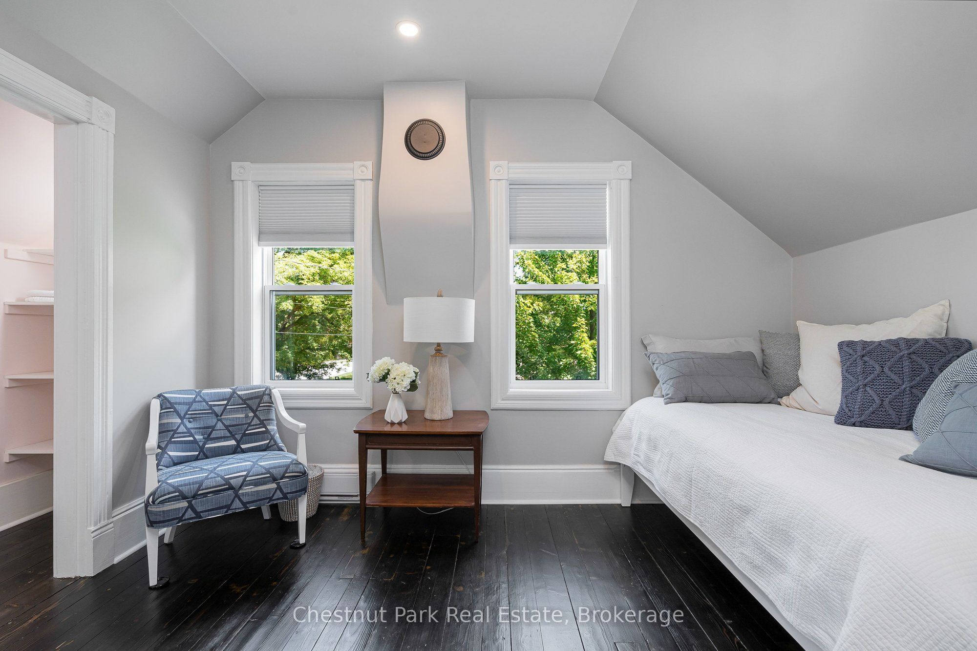 9 Wellington Street E Property Photo 35