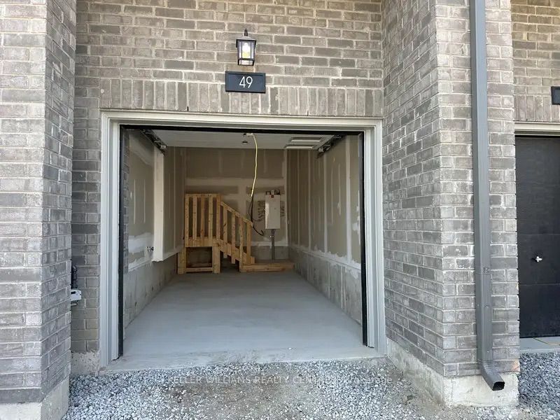49 Gateway Drive Property Photo 3