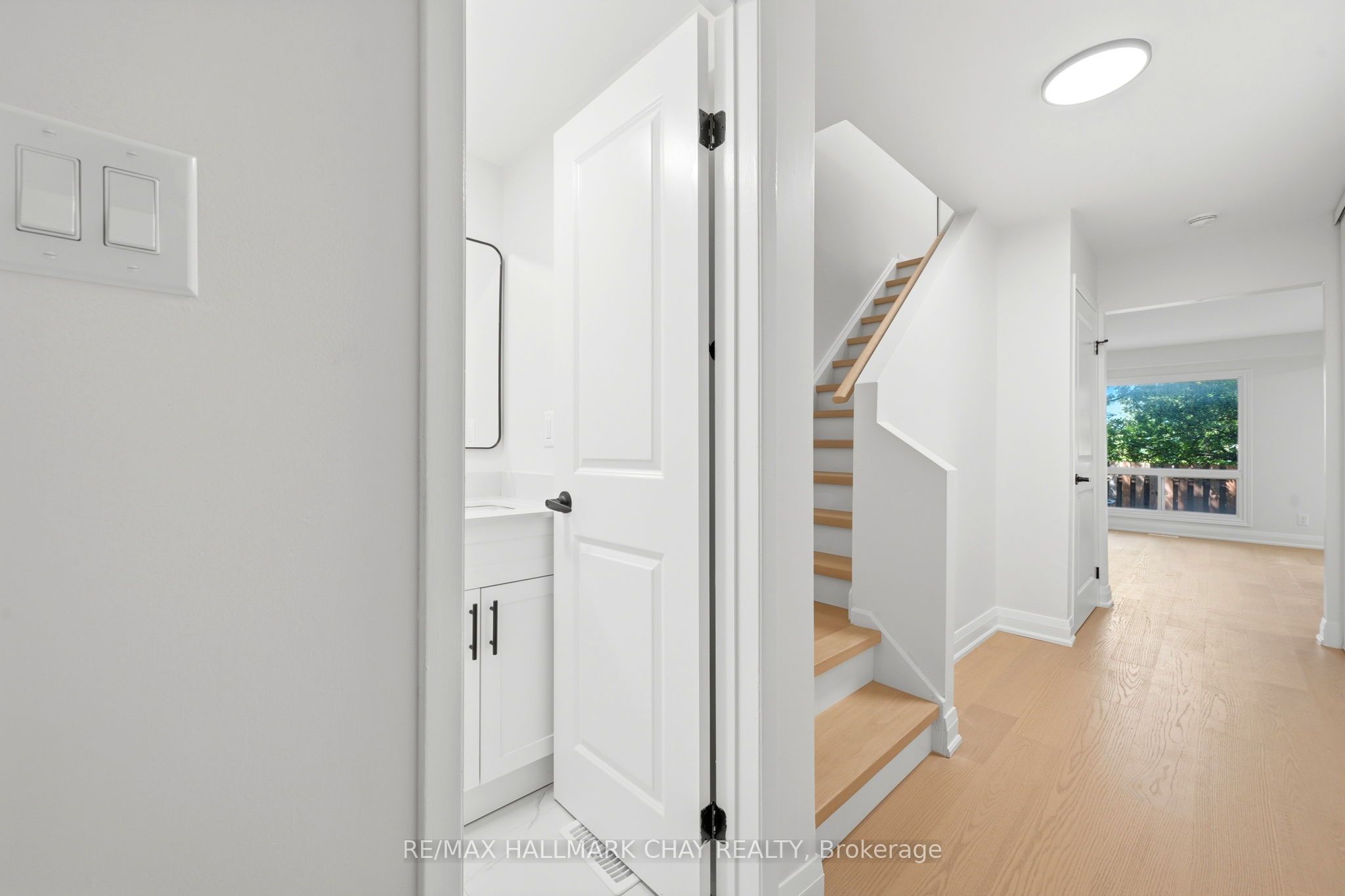 52 Adelaide Street 6 Property Photo 4
