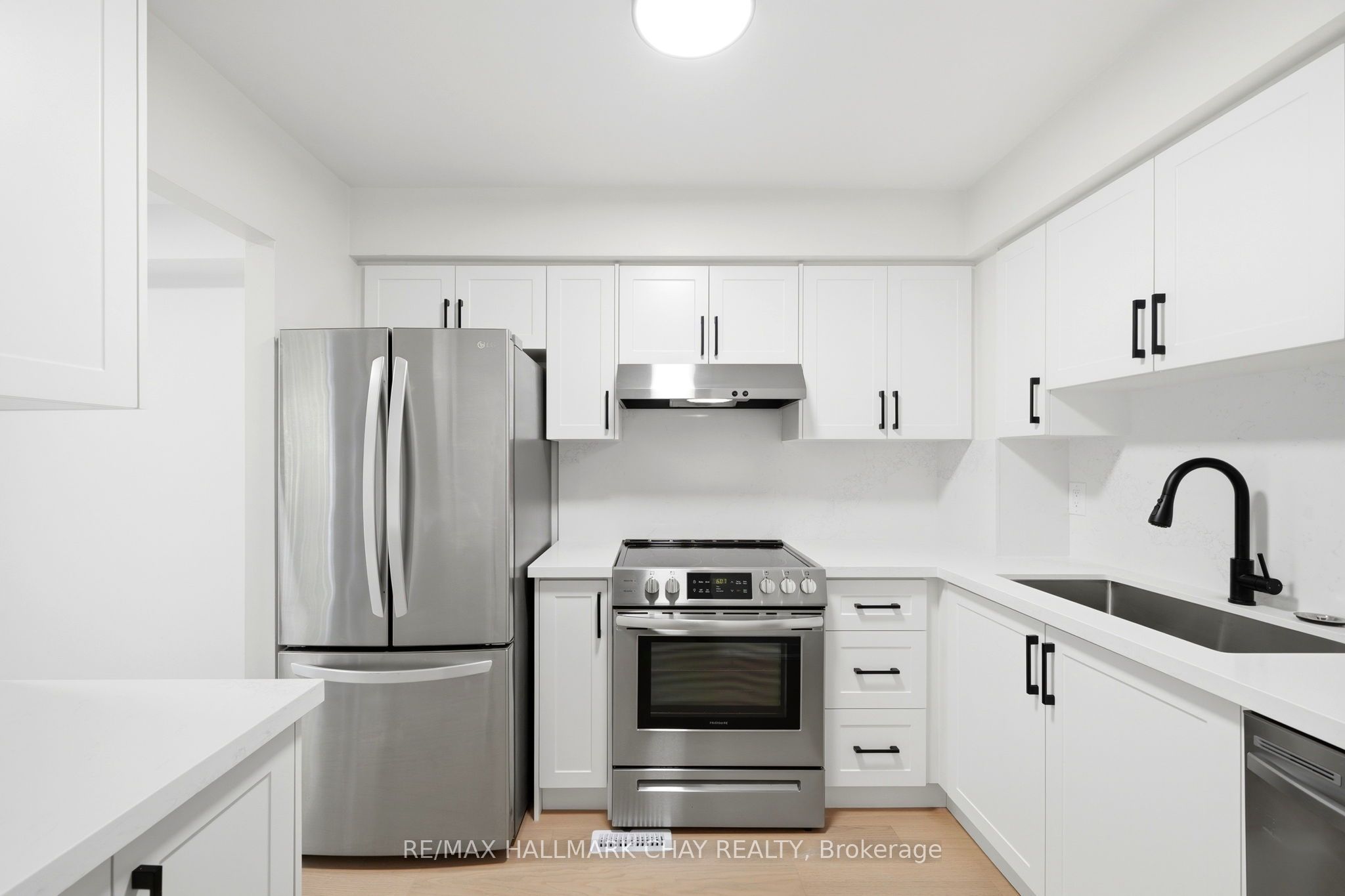 52 Adelaide Street 6 Property Photo 6