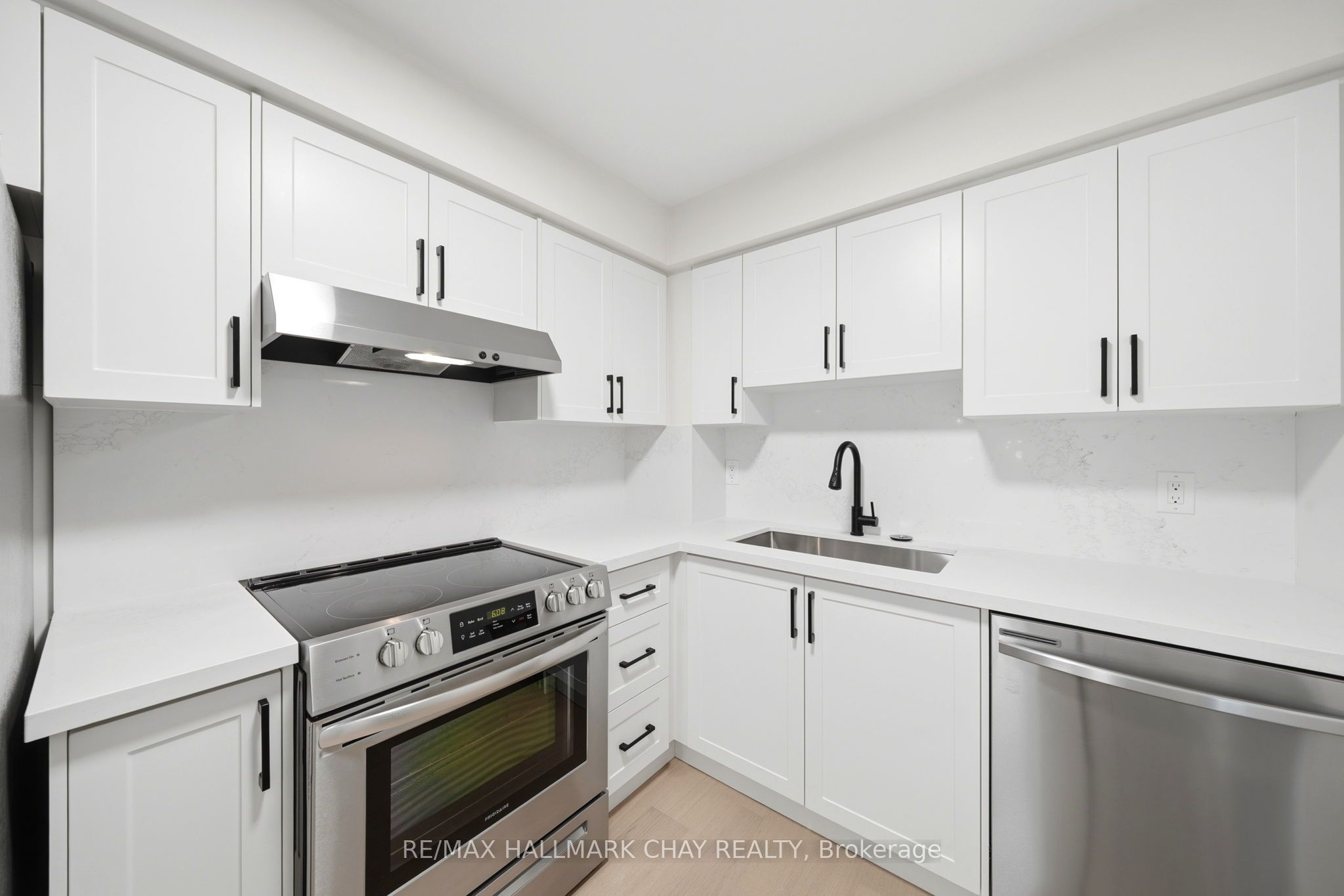 52 Adelaide Street 6 Property Photo 8