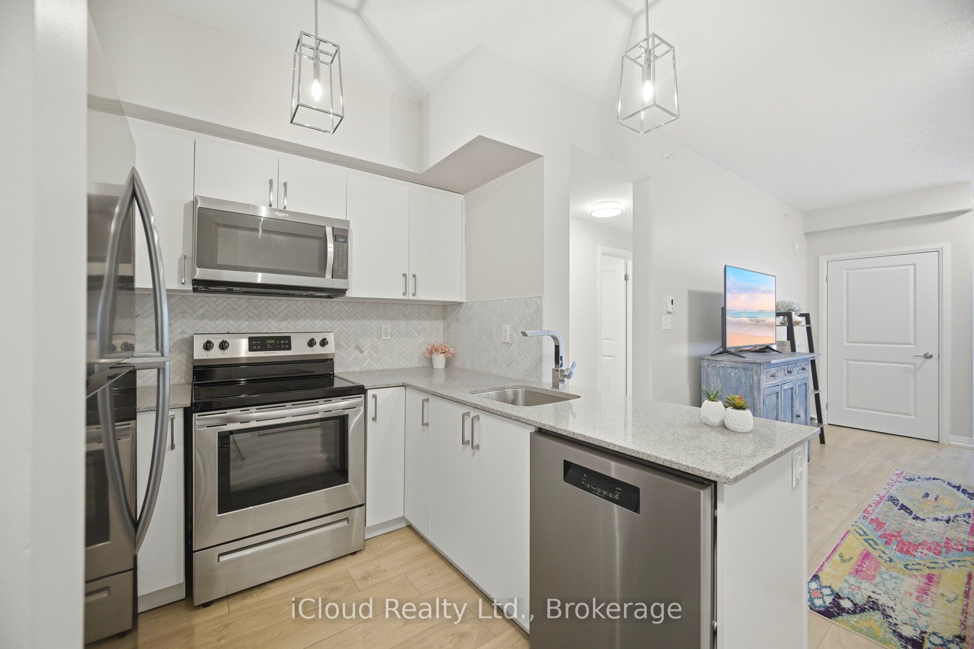 295 Cundles Road E 208 Property Photo 15