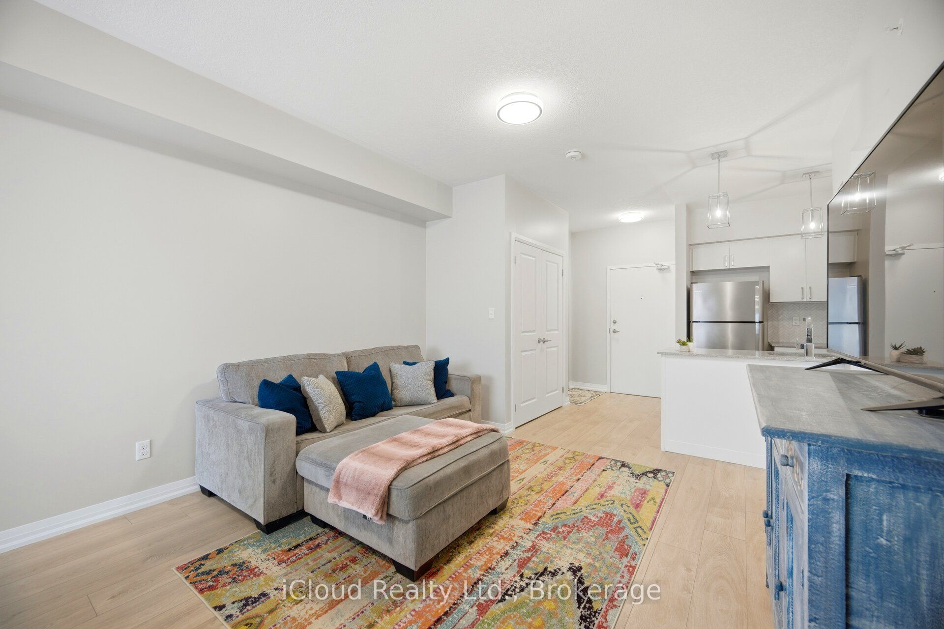 295 Cundles Road E 208 Property Photo 17